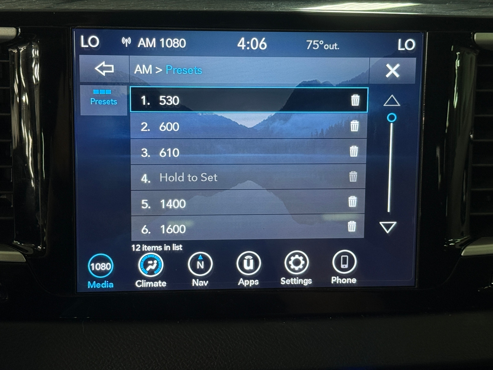 Thumbnail: 2020 Chrysler Pacifica - 4