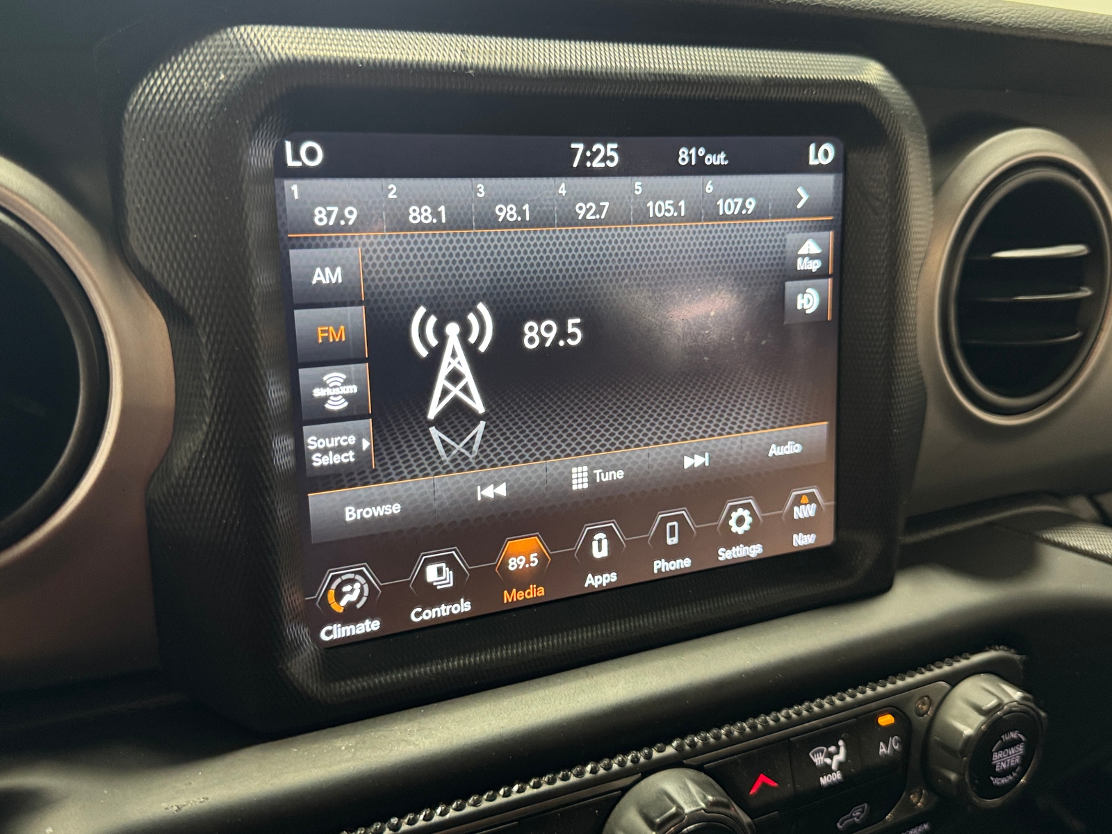 Thumbnail: 2021 Jeep Gladiator - 4