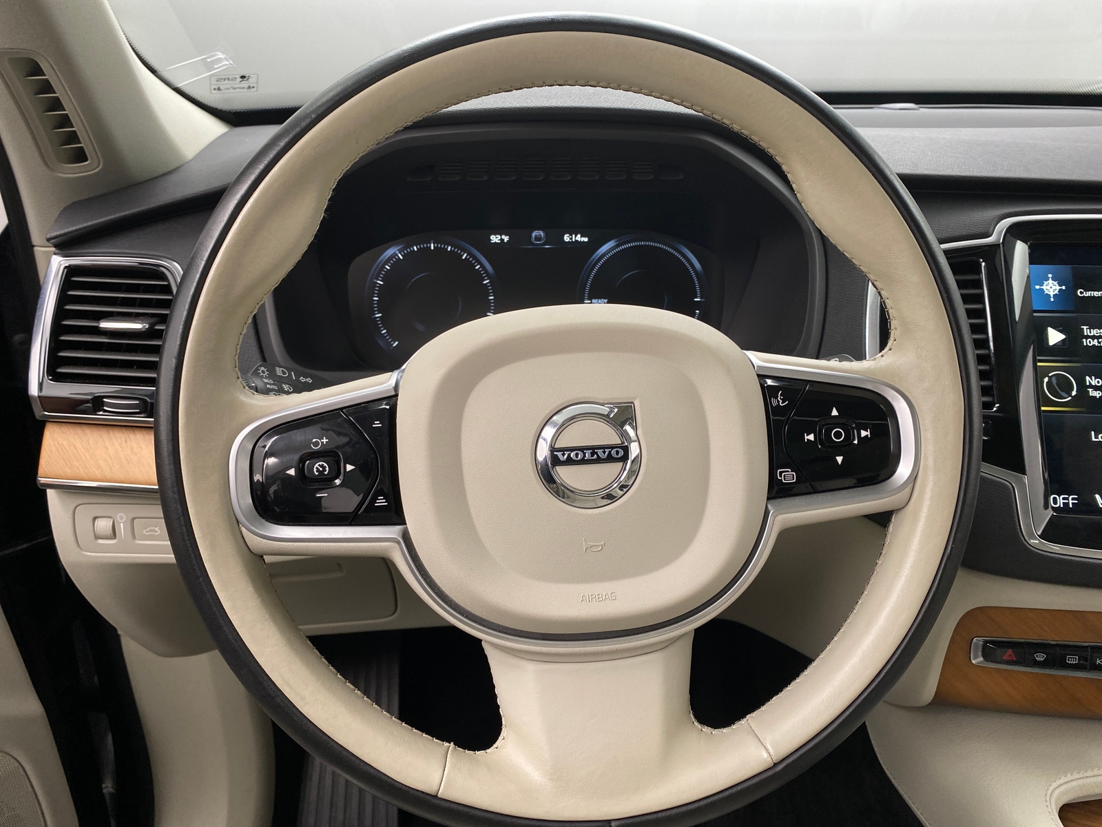Thumbnail: 2022 Volvo XC90 - 4