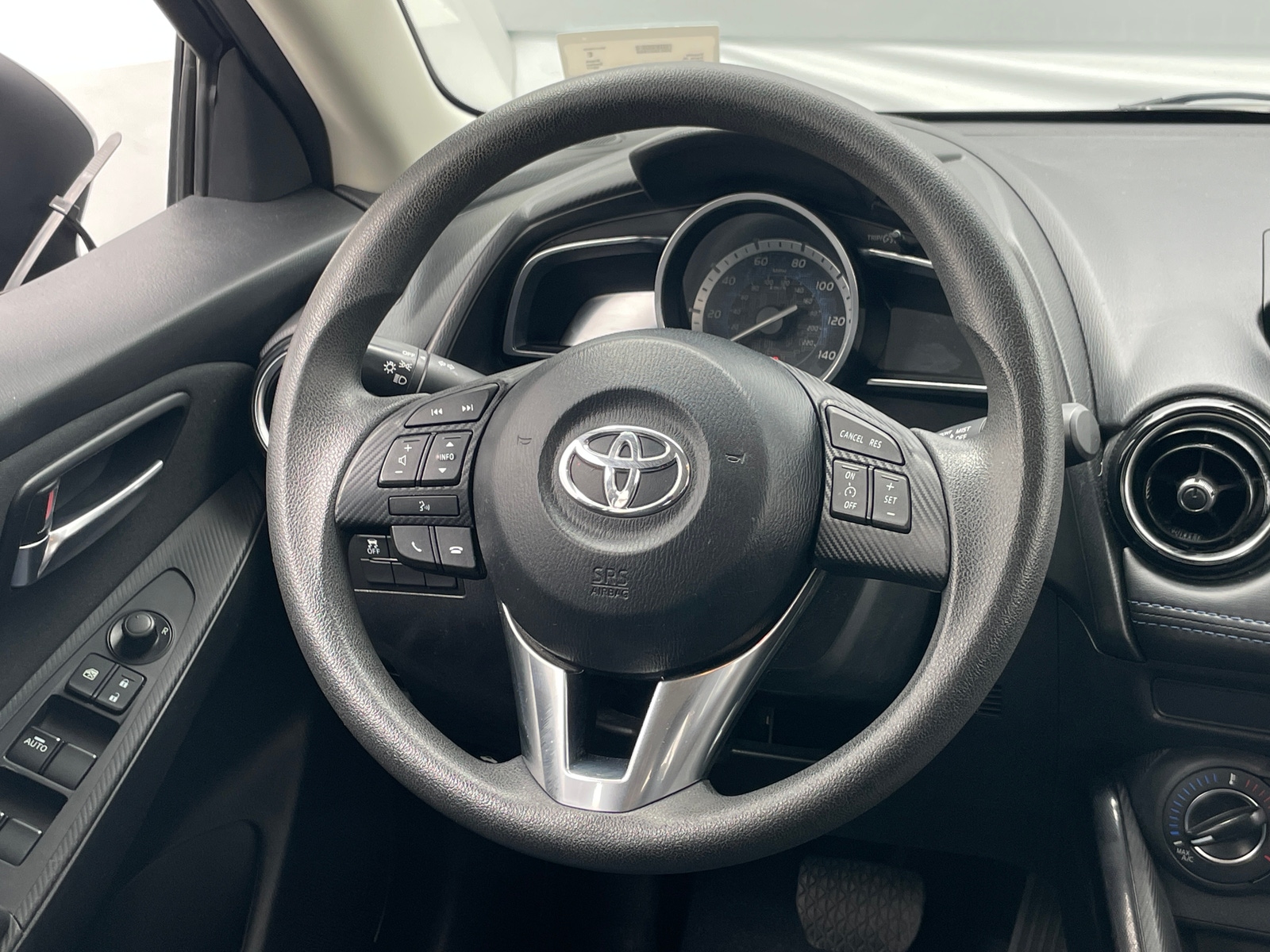 Thumbnail: 2017 Toyota Yaris iA - 5