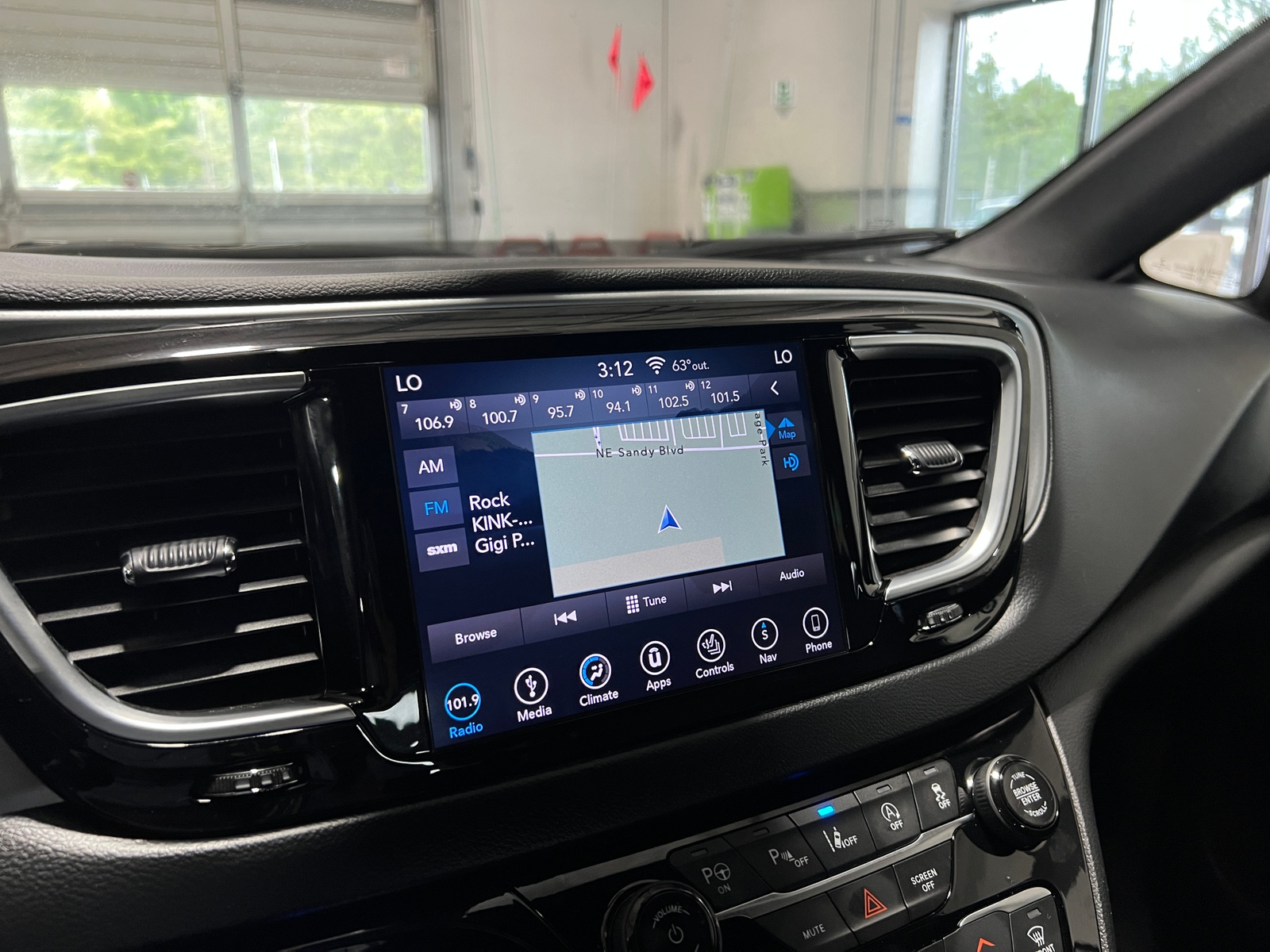 Thumbnail: 2019 Chrysler Pacifica - 3