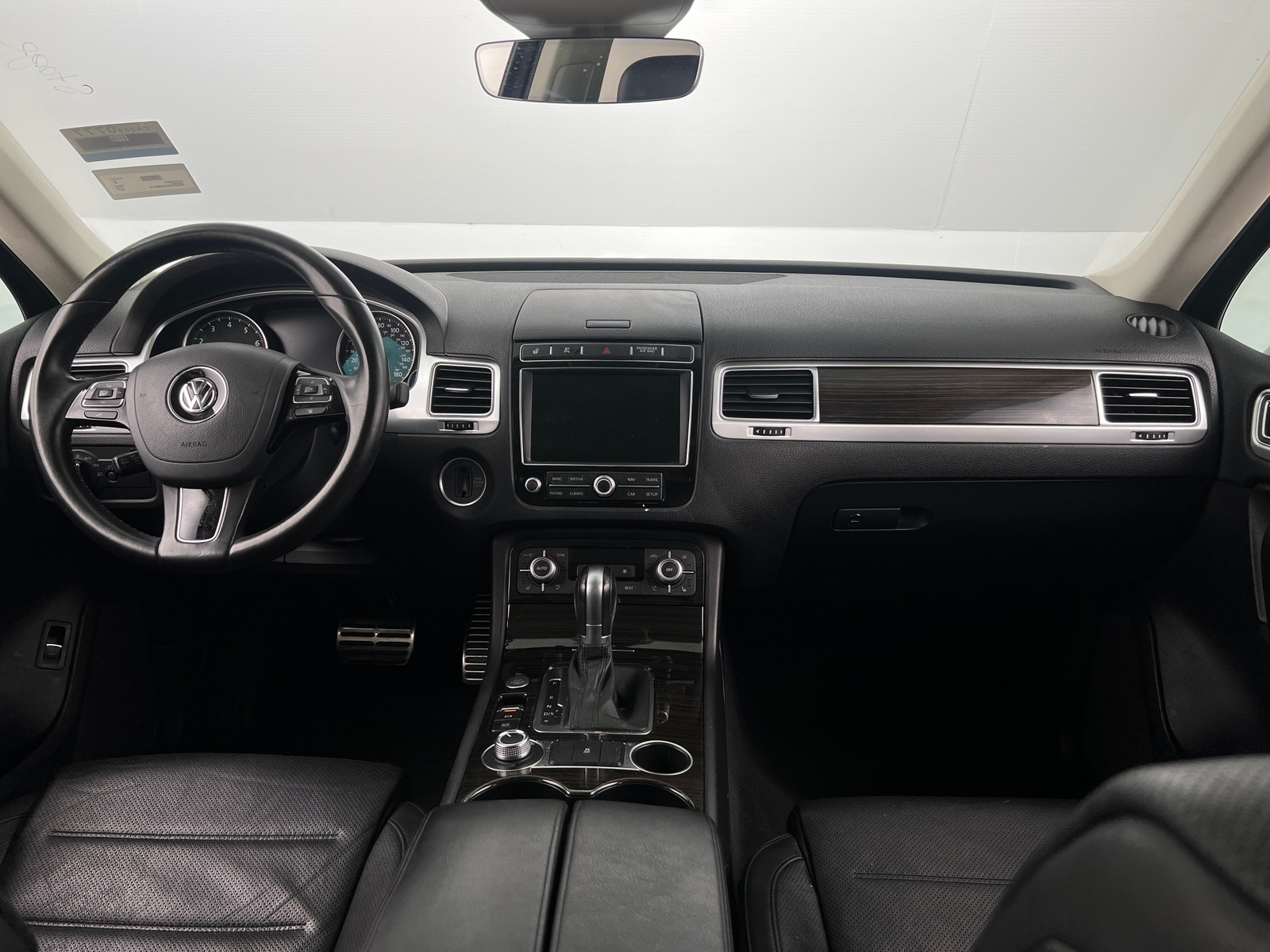 Thumbnail: 2017 Volkswagen Touareg - 2