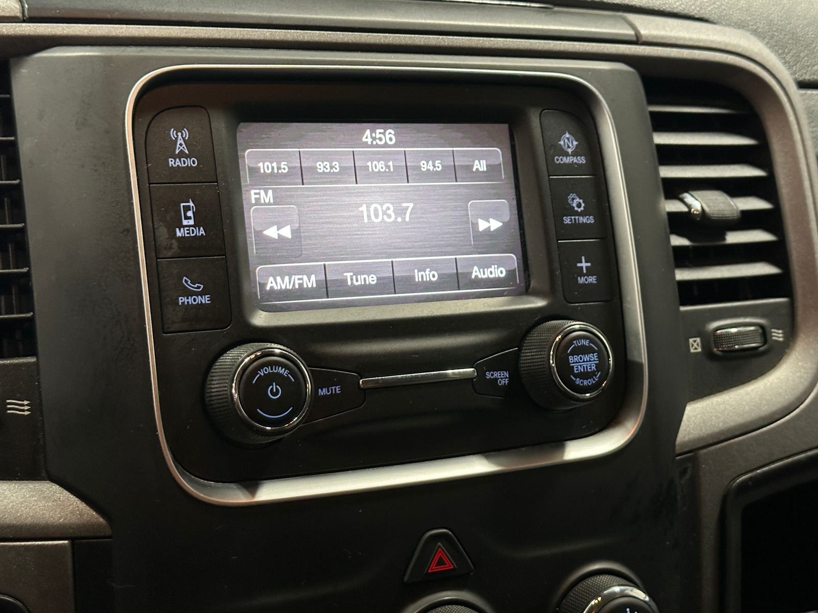 Thumbnail: 2021 RAM 1500 Classic - 4