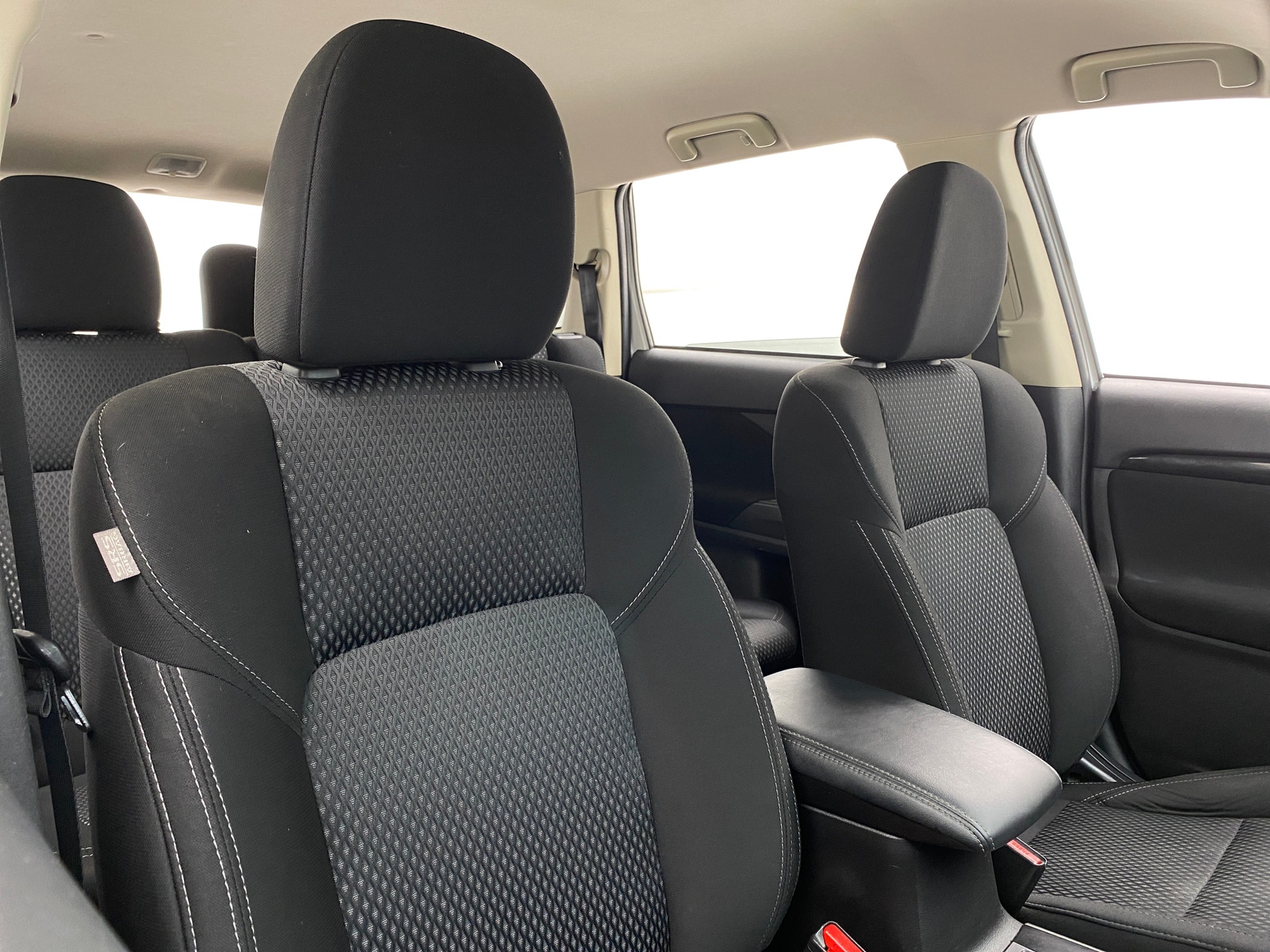 Thumbnail: 2020 Mitsubishi Outlander - 2