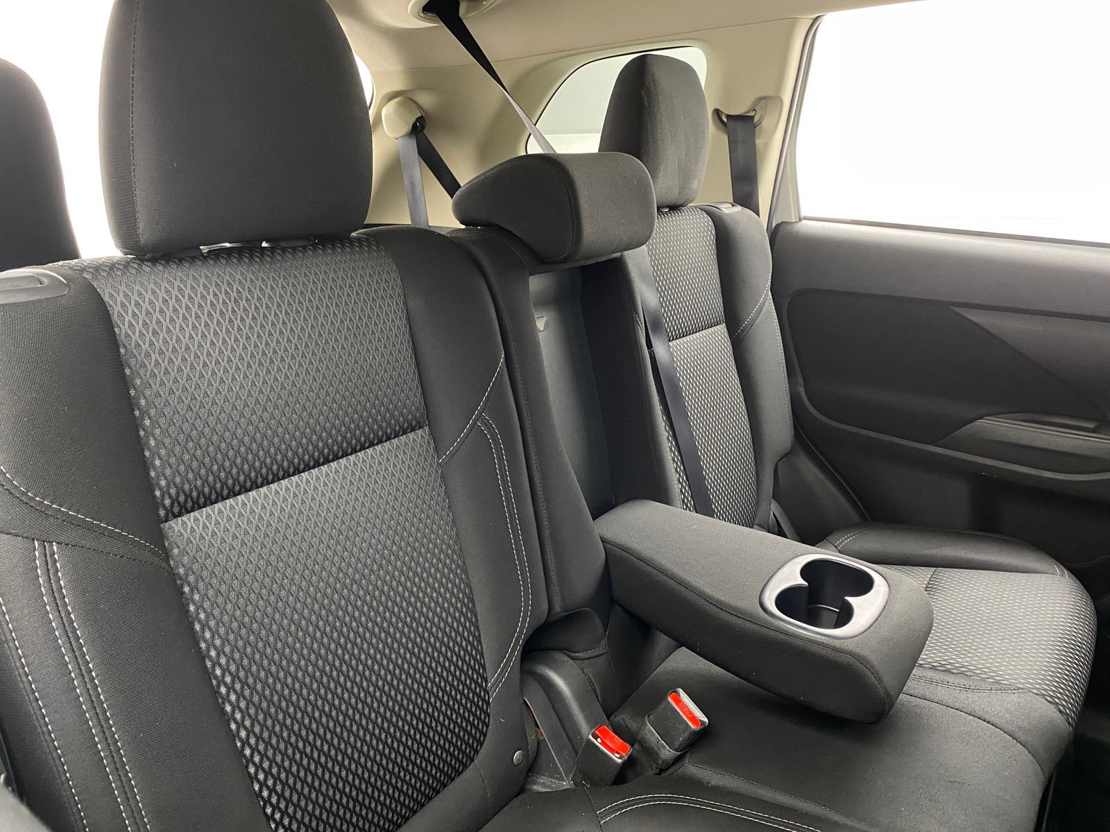 Thumbnail: 2020 Mitsubishi Outlander - 6