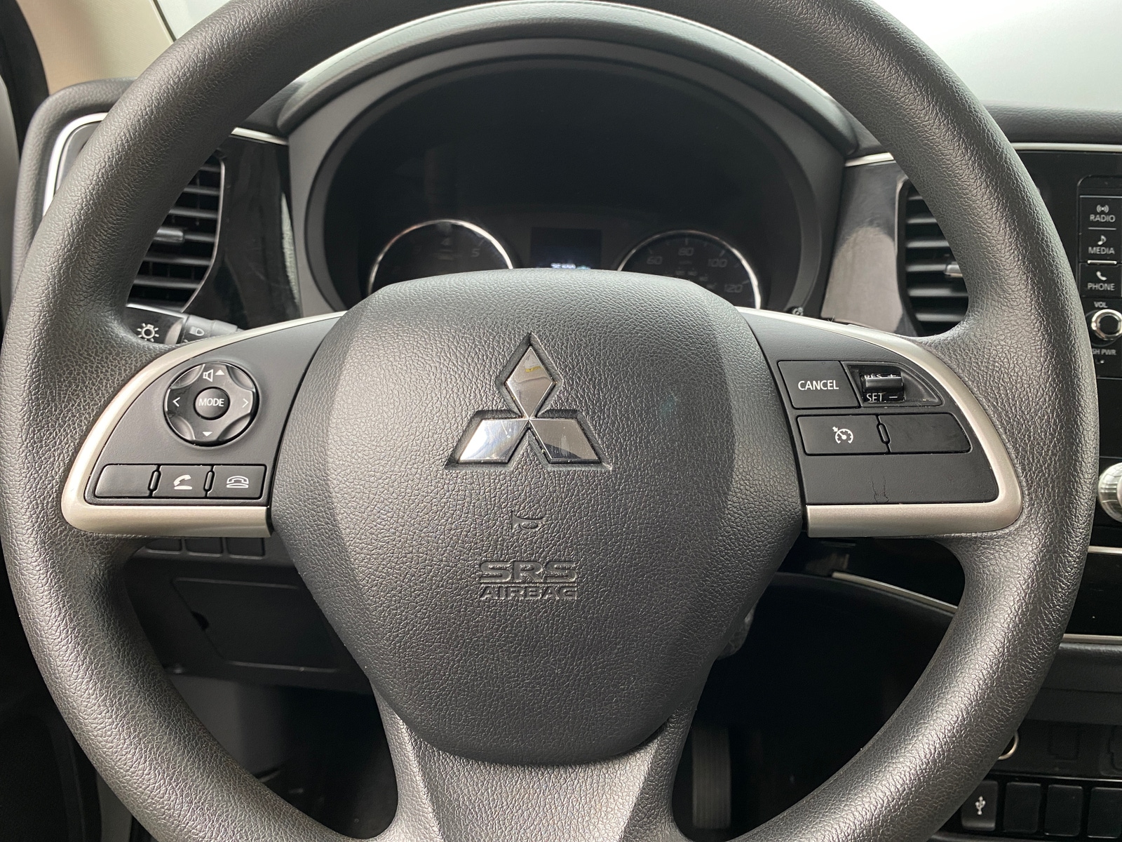 Thumbnail: 2020 Mitsubishi Outlander - 5