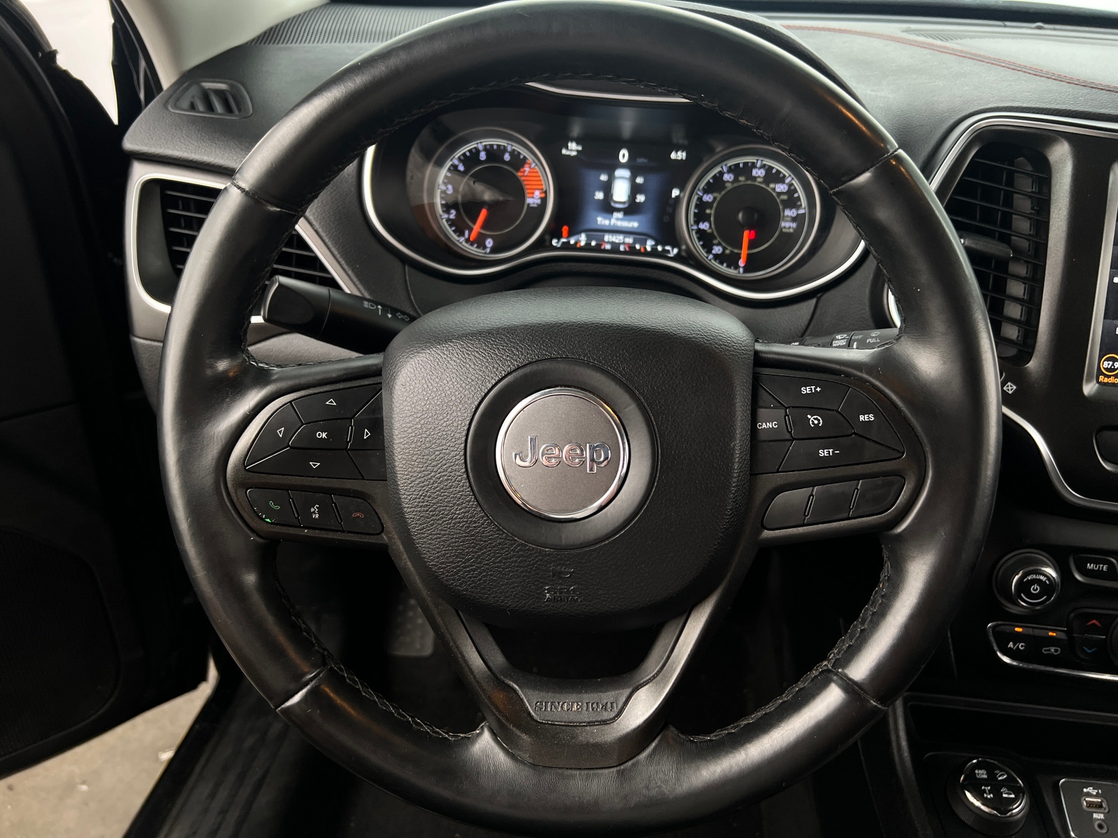 Thumbnail: 2019 Jeep Cherokee - 4