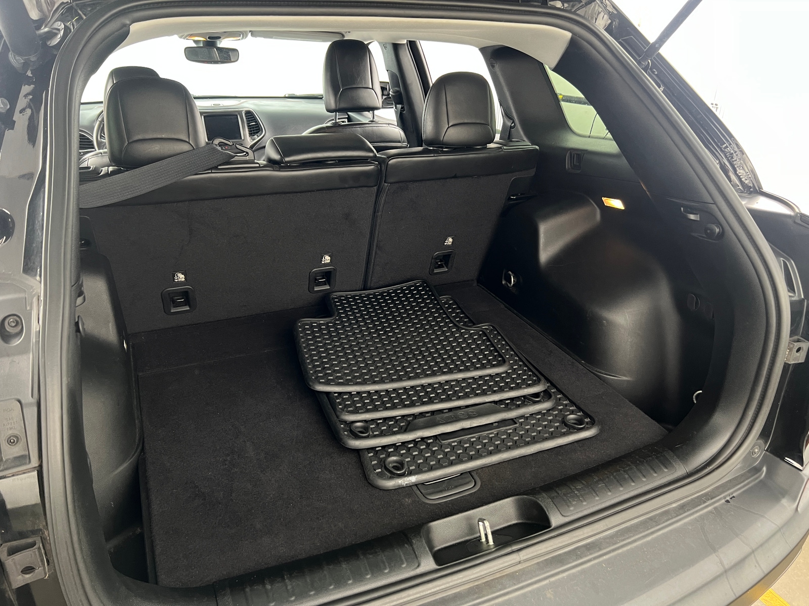 Thumbnail: 2019 Jeep Cherokee - 6