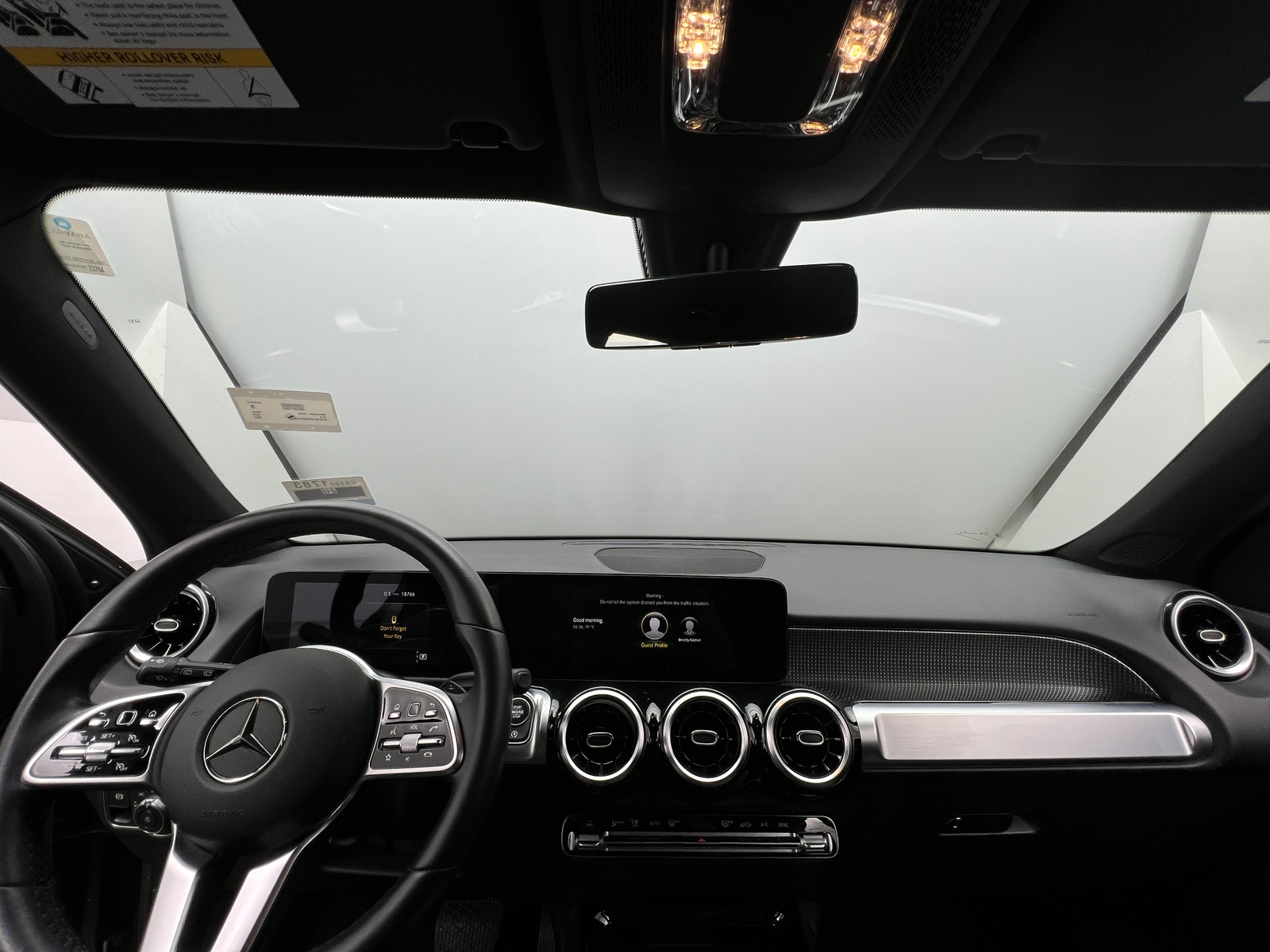 Thumbnail: 2022 Mercedes-Benz GLB - 2