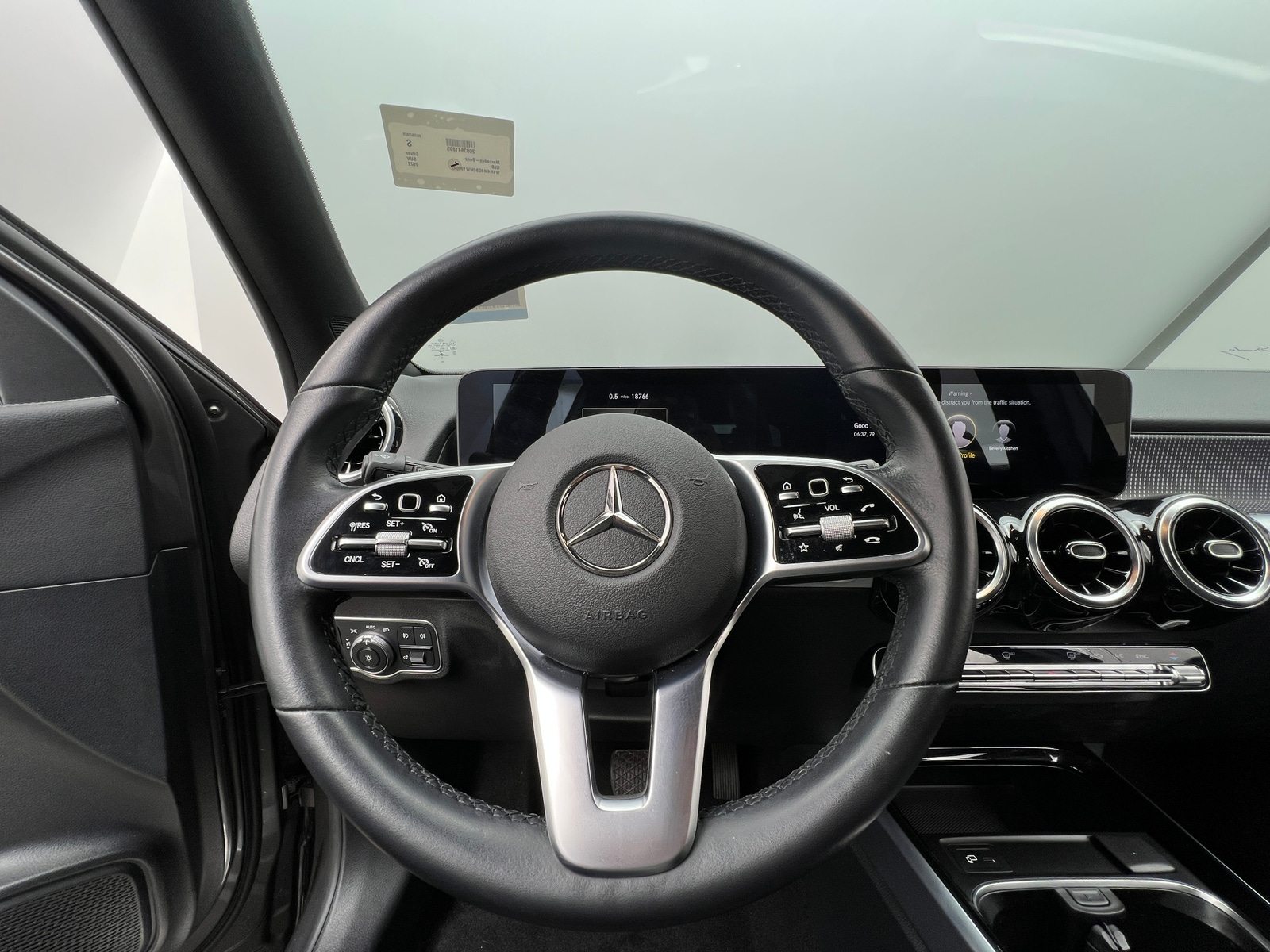 Thumbnail: 2022 Mercedes-Benz GLB - 4