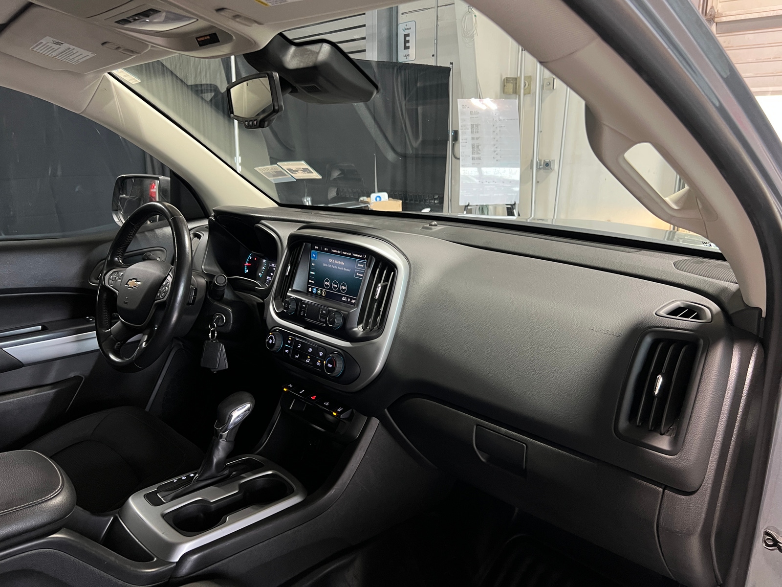 Thumbnail: 2022 Chevrolet Colorado - 3