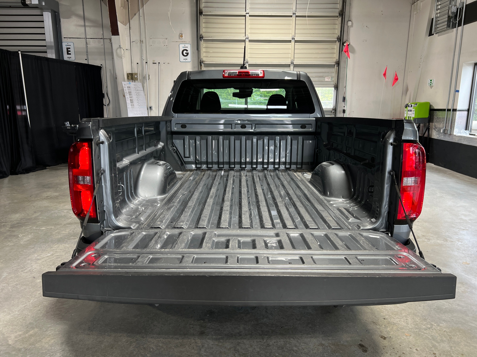 Thumbnail: 2022 Chevrolet Colorado - 6