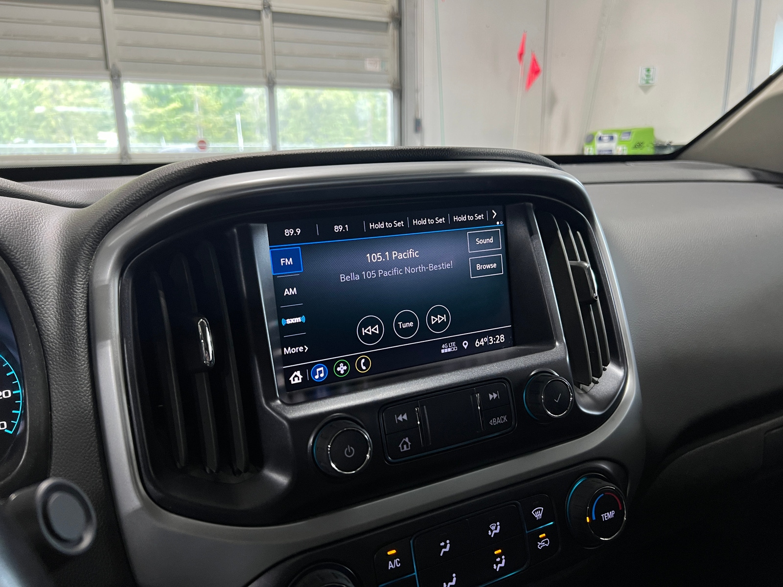 Thumbnail: 2022 Chevrolet Colorado - 4