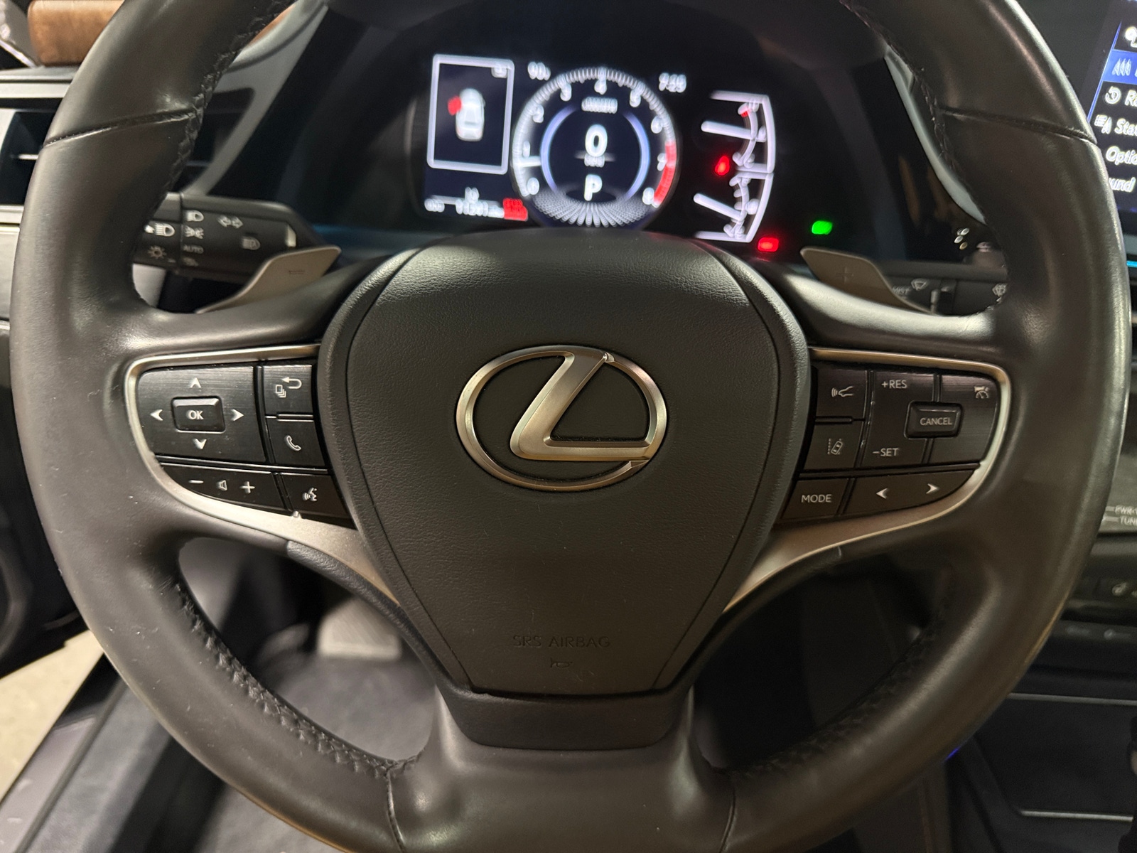 Thumbnail: 2022 Lexus ES - 4