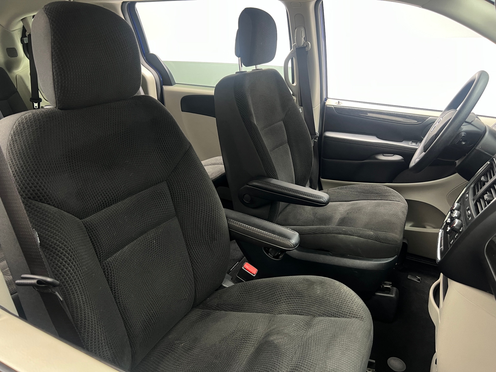 Thumbnail: 2019 Dodge Grand Caravan - 2