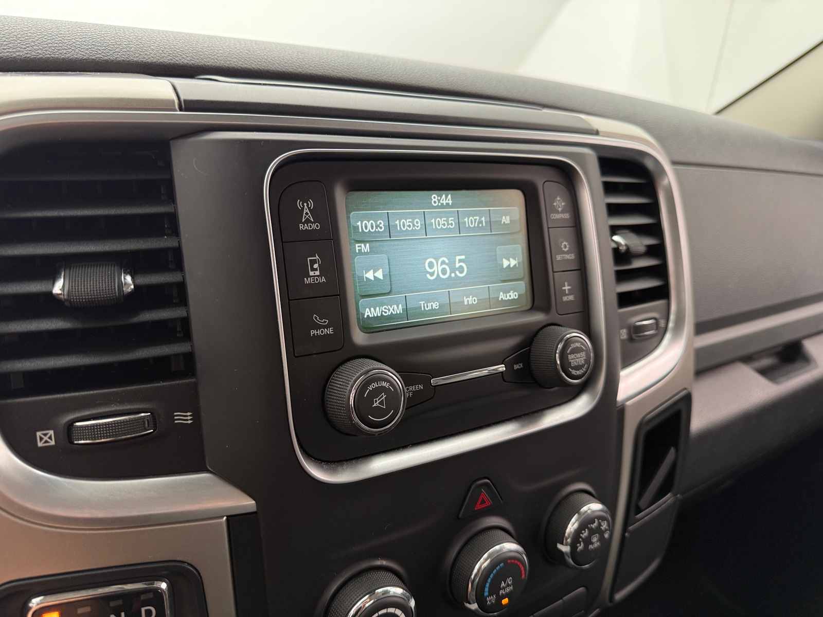 Thumbnail: 2019 RAM 1500 Classic - 4