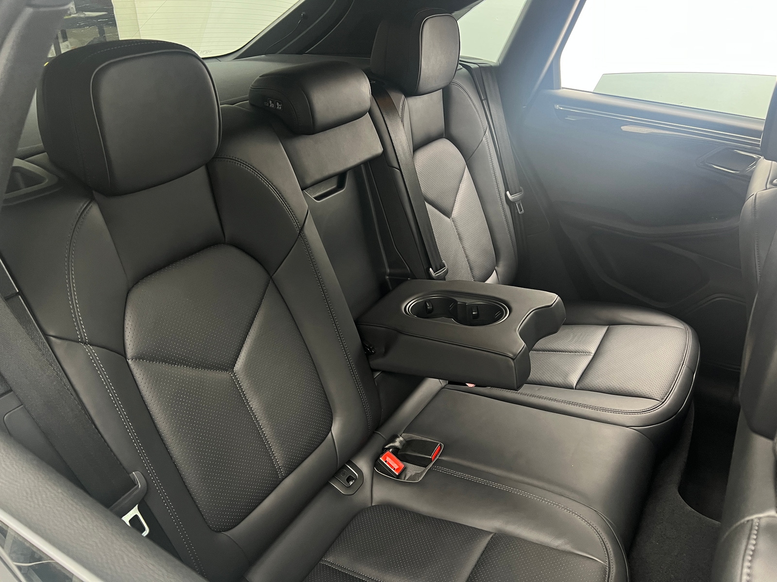 Thumbnail: 2016 Porsche Macan - 5