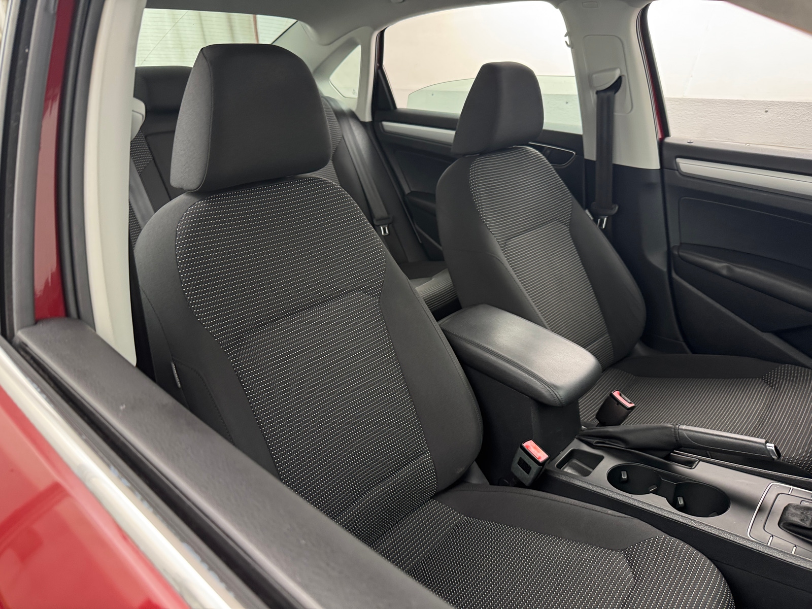 Thumbnail: 2016 Volkswagen Passat - 2