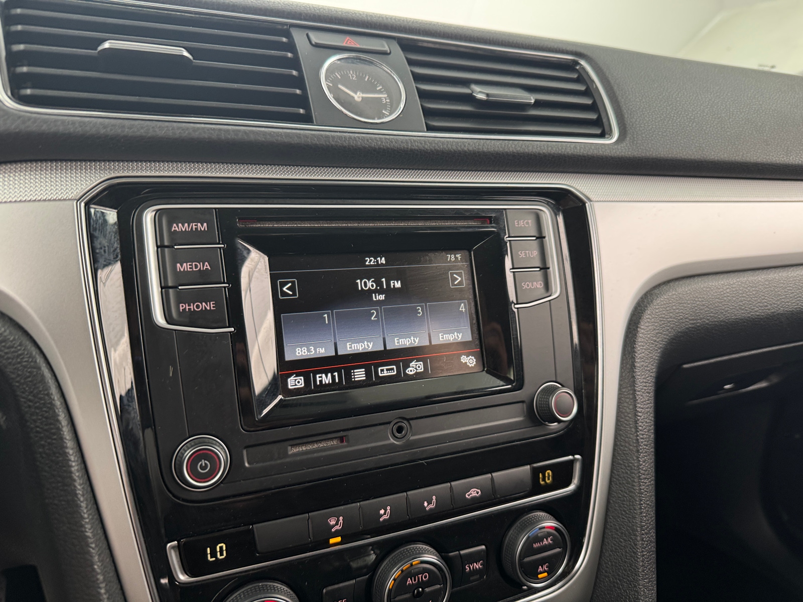Thumbnail: 2016 Volkswagen Passat - 4