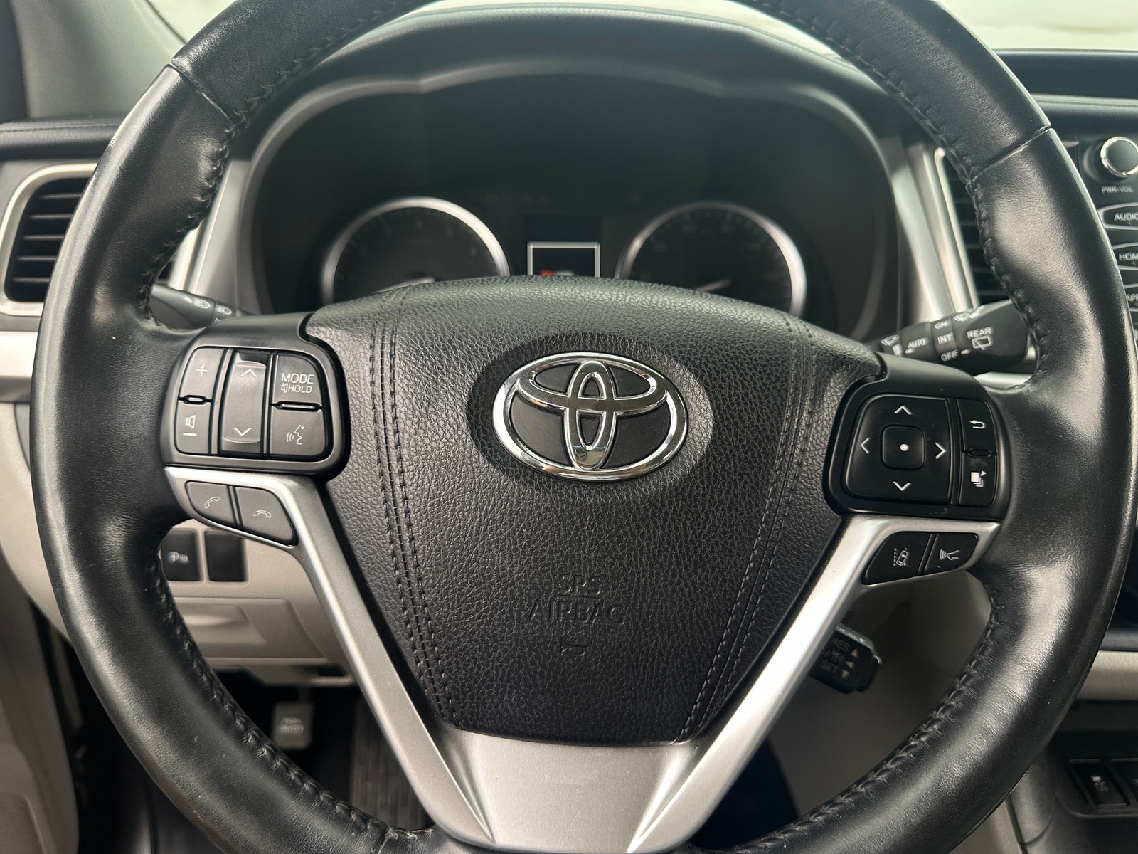 Thumbnail: 2017 Toyota Highlander - 4