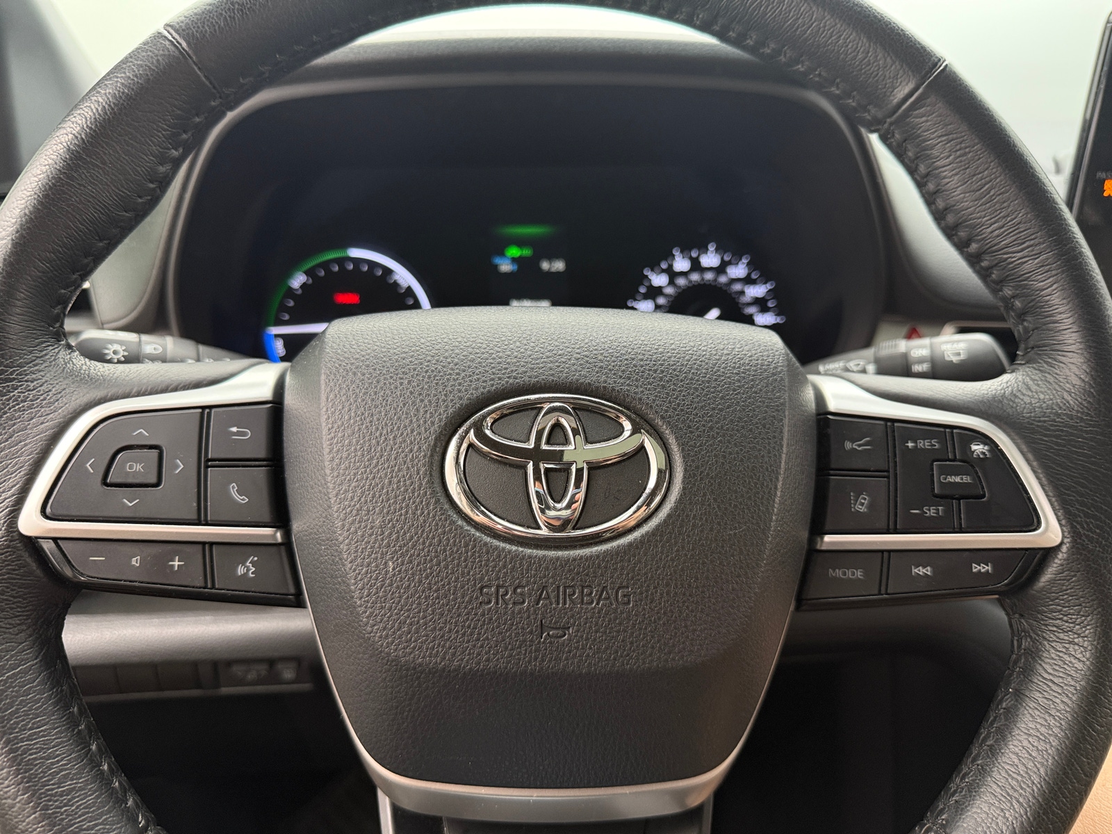 Thumbnail: 2023 Toyota Sienna - 4