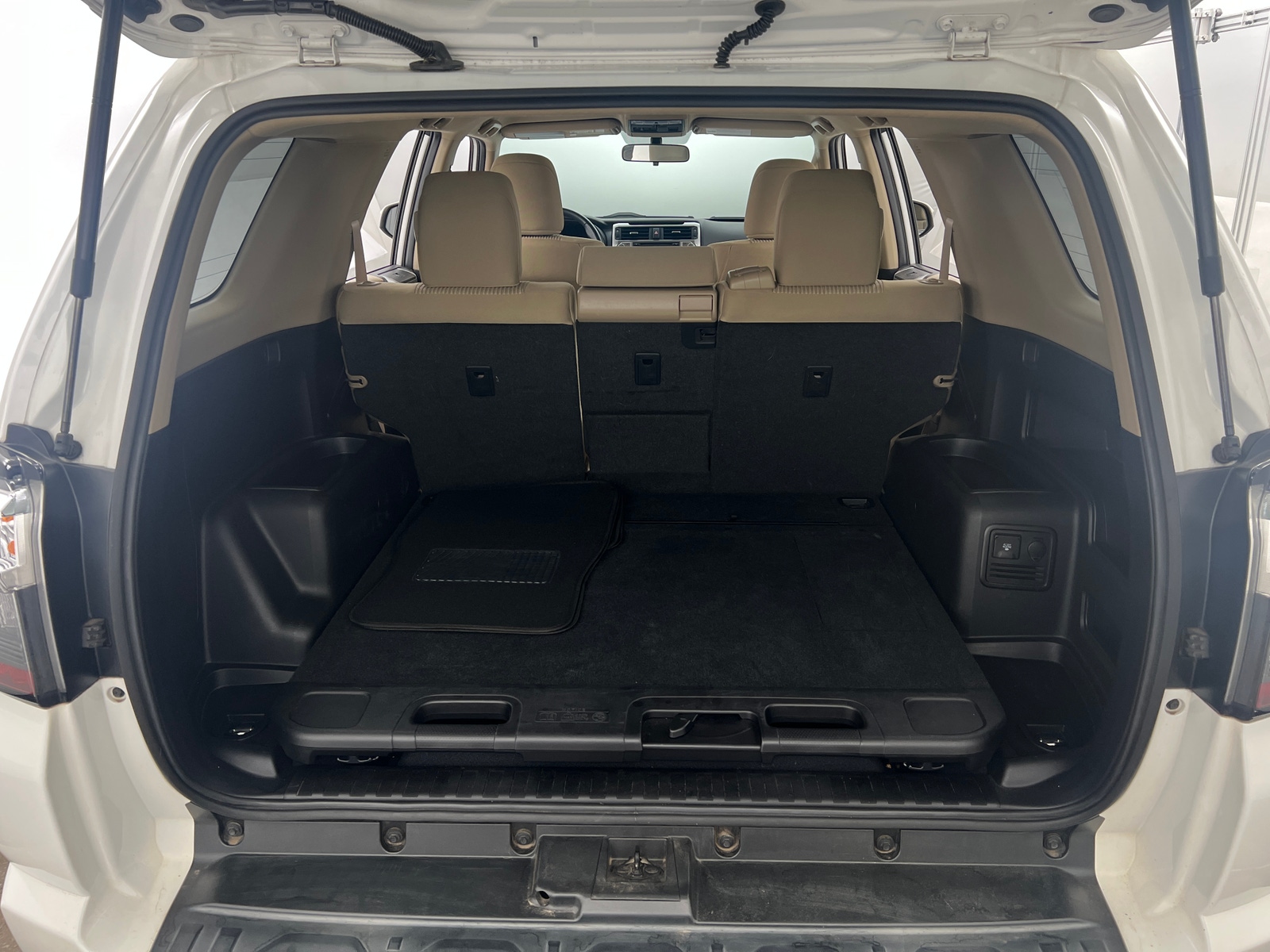 Thumbnail: 2016 Toyota 4Runner - 7