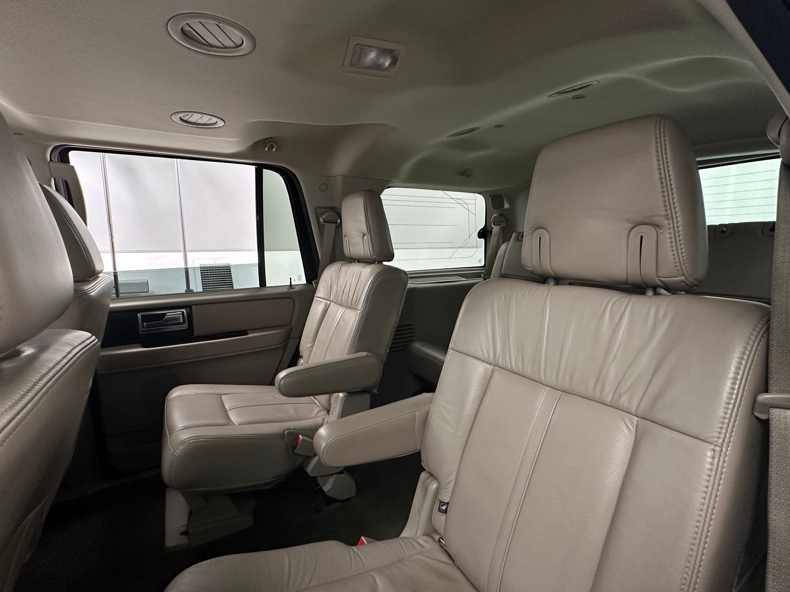 Thumbnail: 2016 Lincoln Navigator - 6