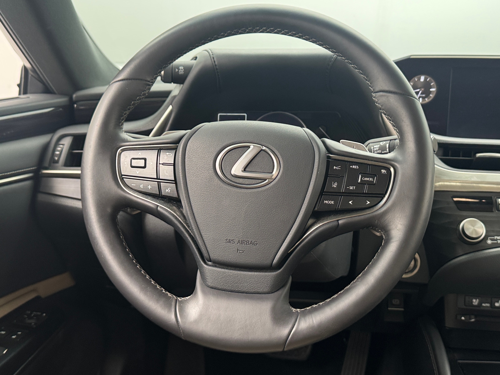 Thumbnail: 2021 Lexus ES - 4