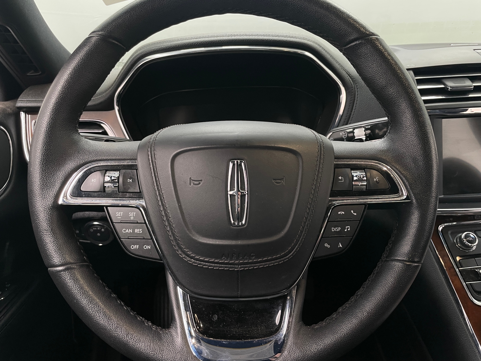 Thumbnail: 2017 Lincoln Continental - 4