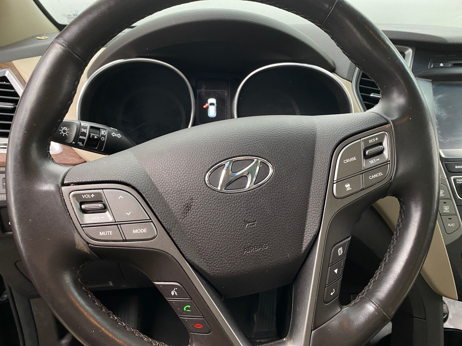 Thumbnail: 2017 Hyundai Santa Fe - 4