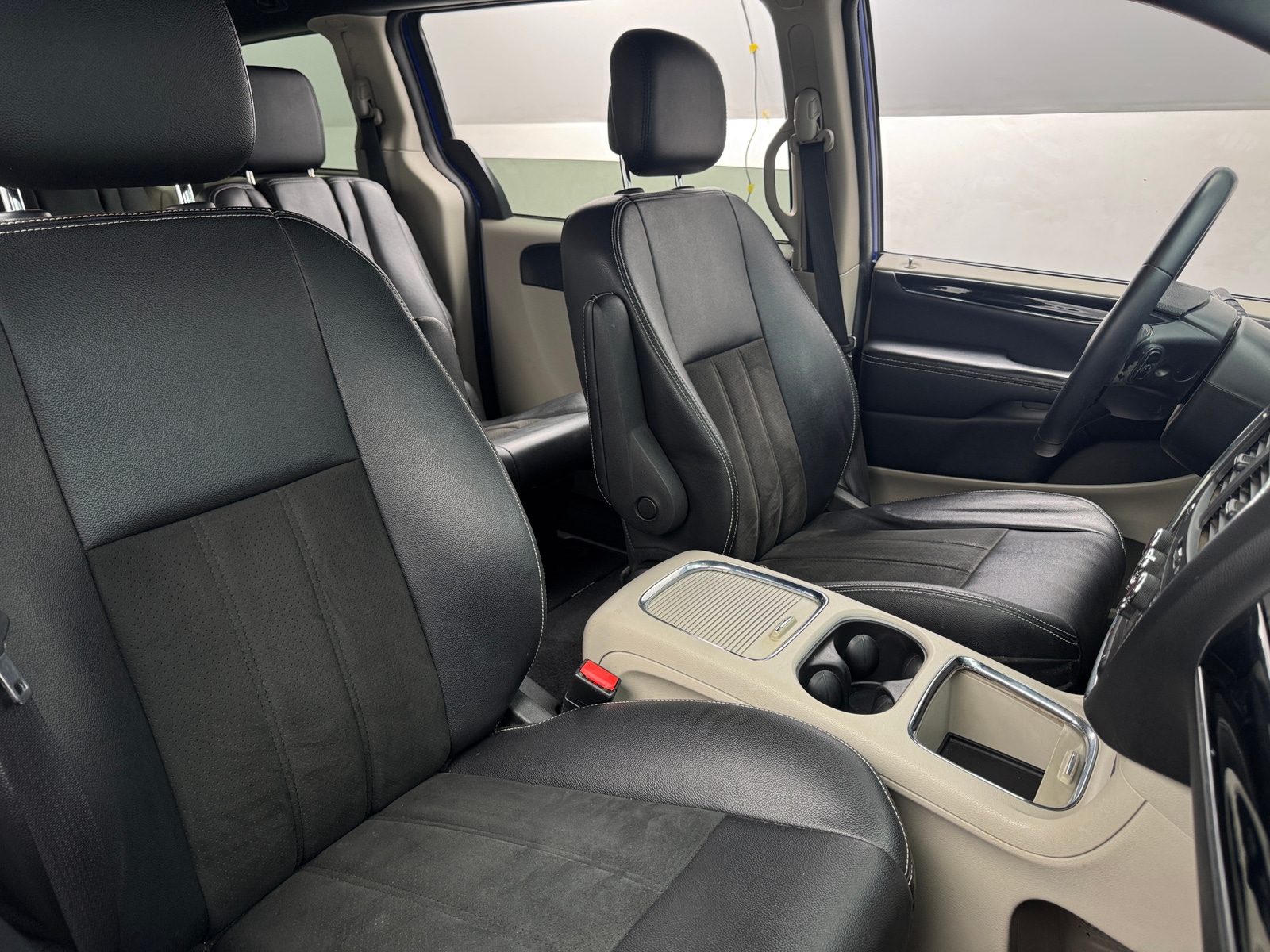 Thumbnail: 2019 Dodge Grand Caravan - 2