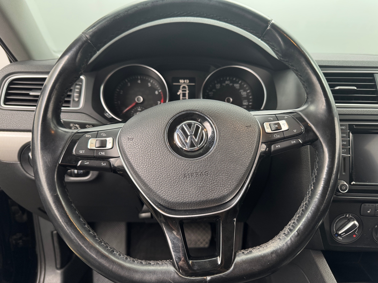 Thumbnail: 2017 Volkswagen Jetta - 4