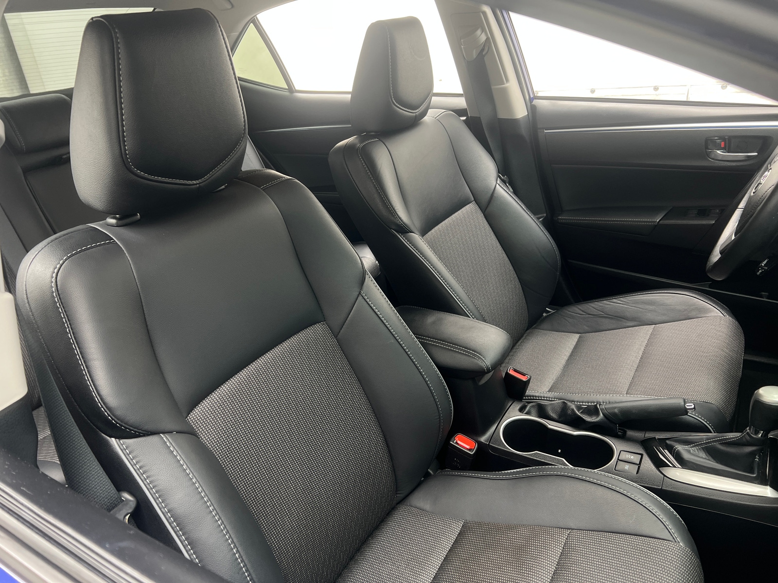 Thumbnail: 2015 Toyota Corolla - 2