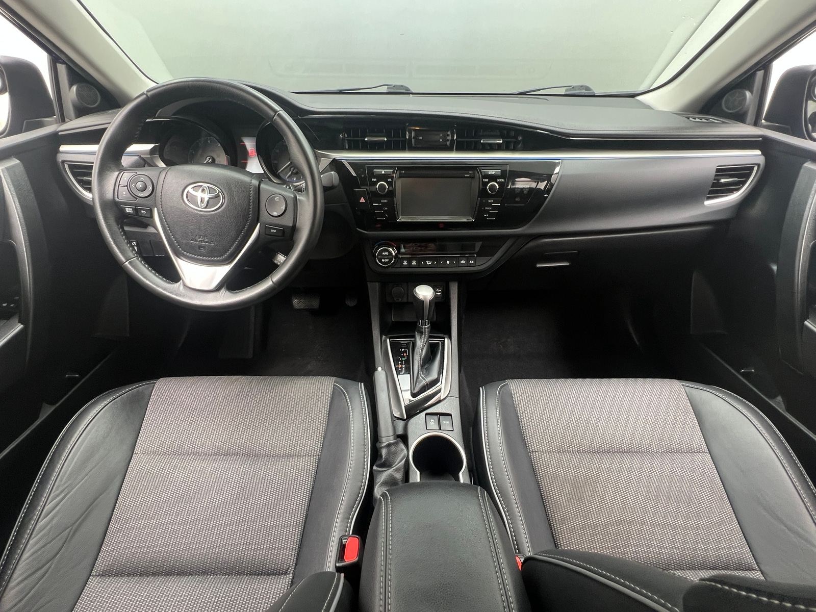 Thumbnail: 2015 Toyota Corolla - 3