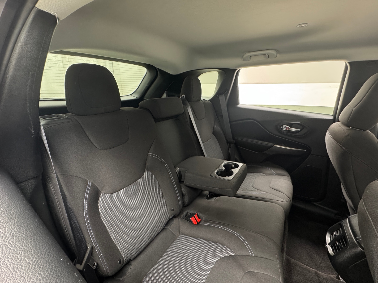 Thumbnail: 2019 Jeep Cherokee - 6