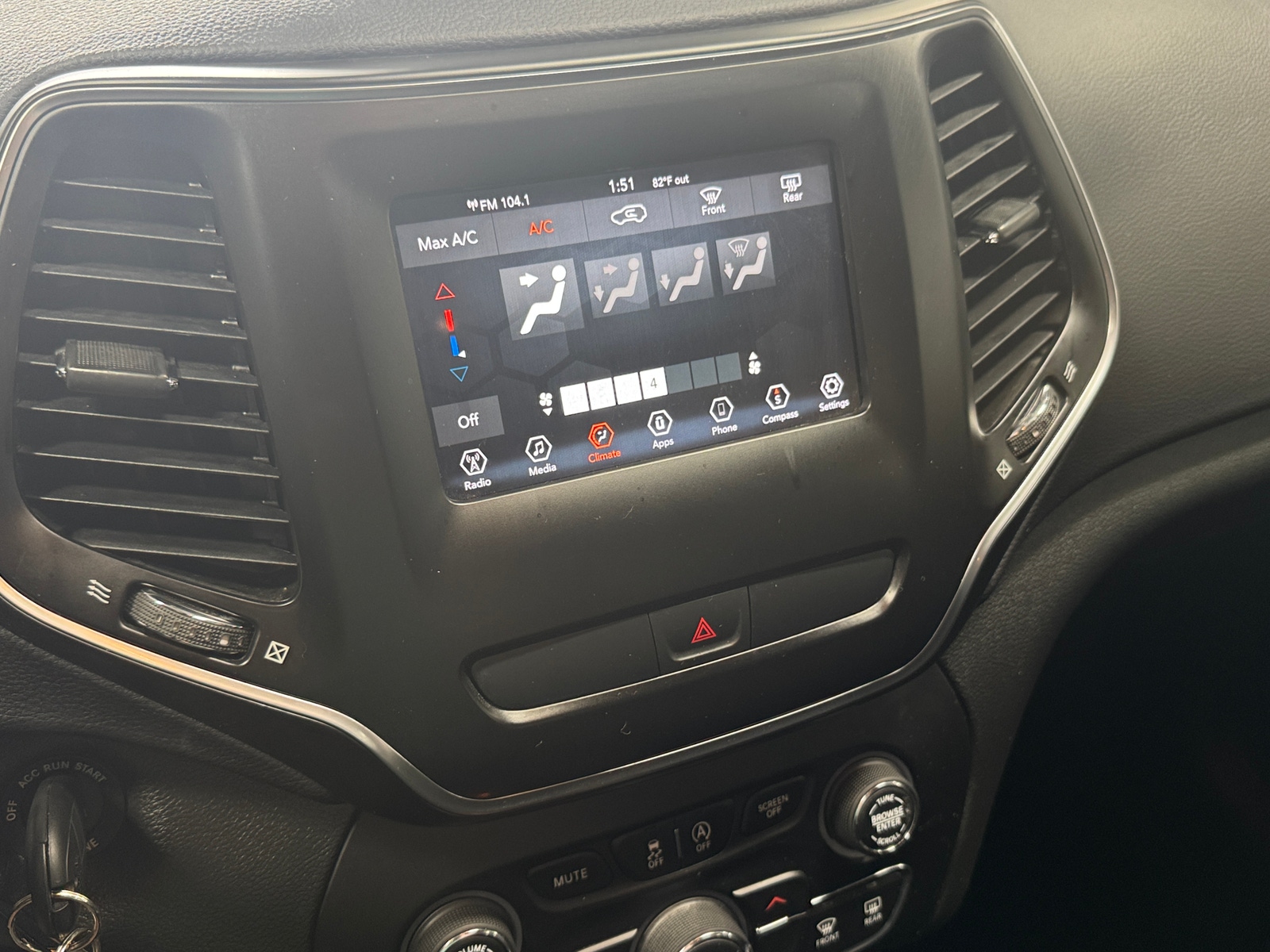 Thumbnail: 2019 Jeep Cherokee - 4
