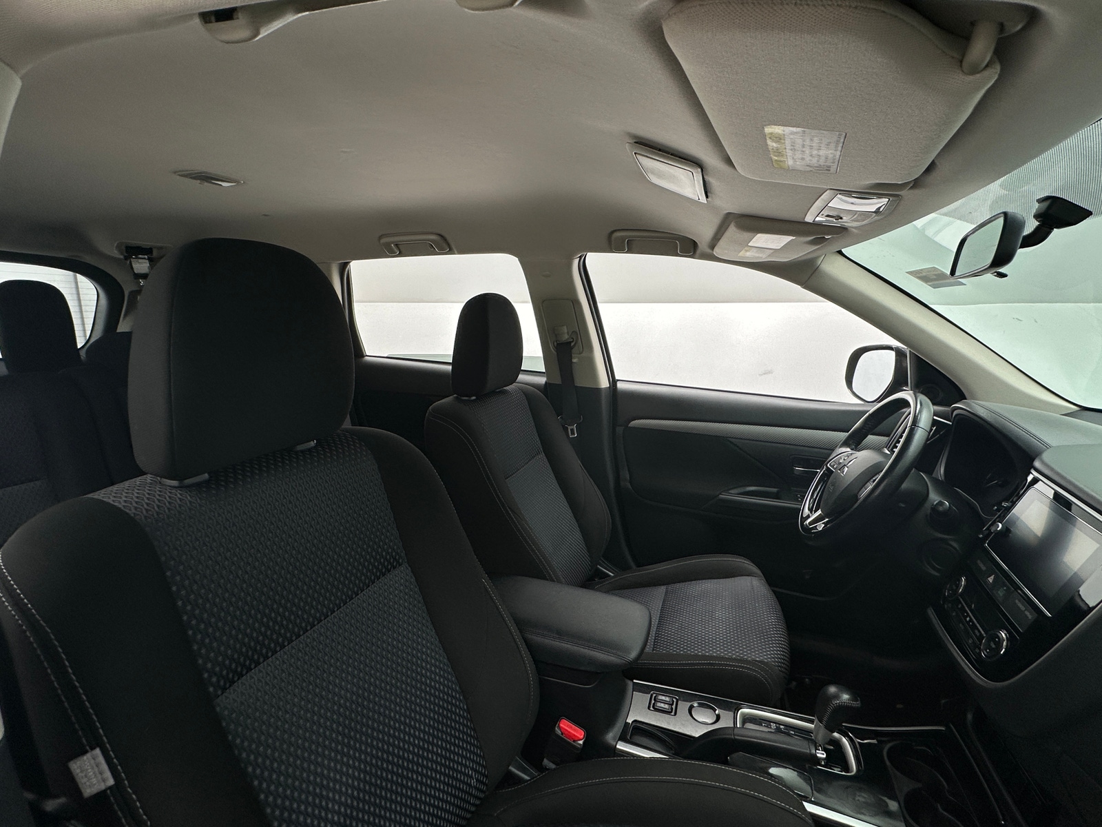 Thumbnail: 2018 Mitsubishi Outlander - 2