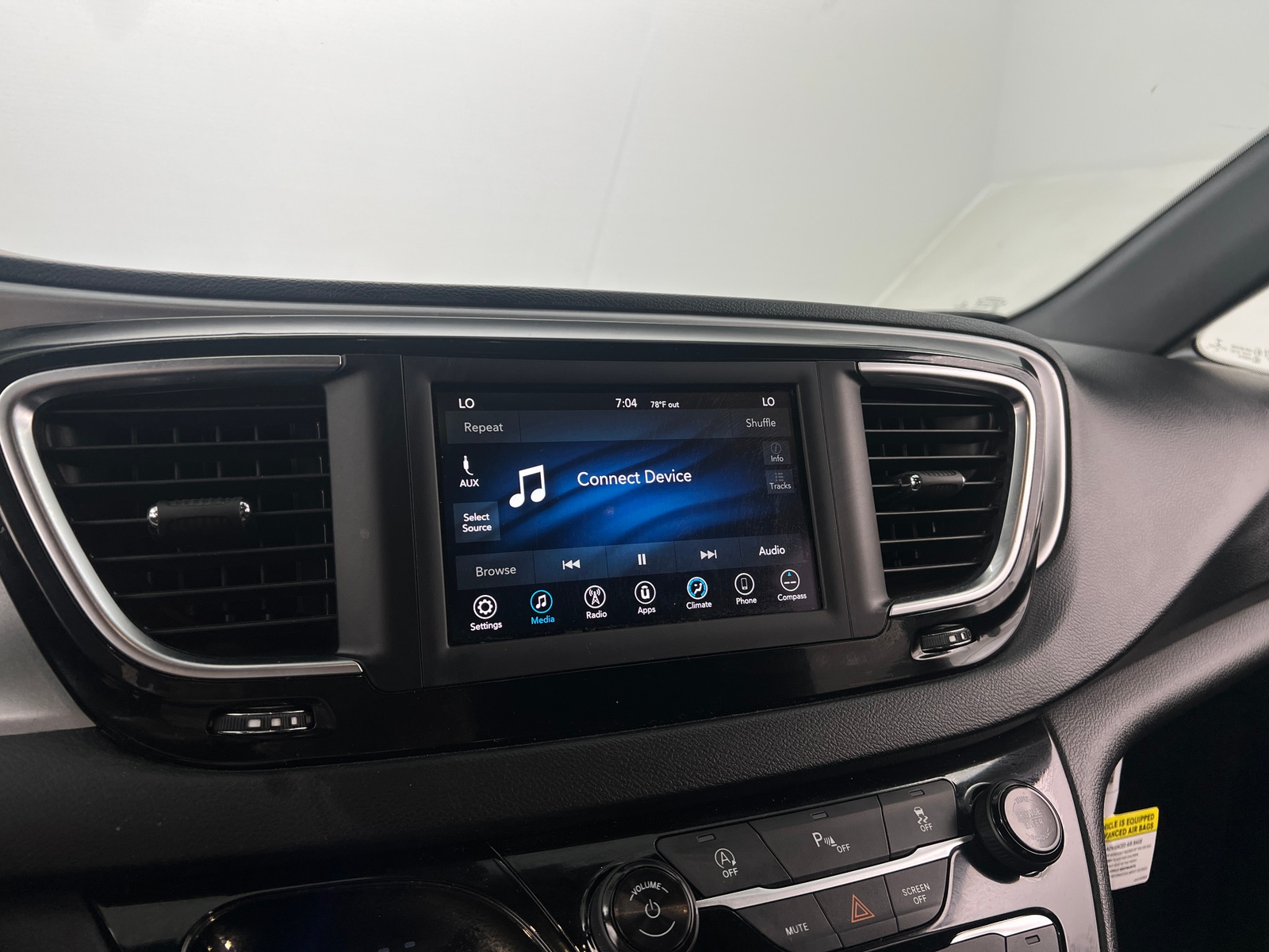Thumbnail: 2019 Chrysler Pacifica - 4