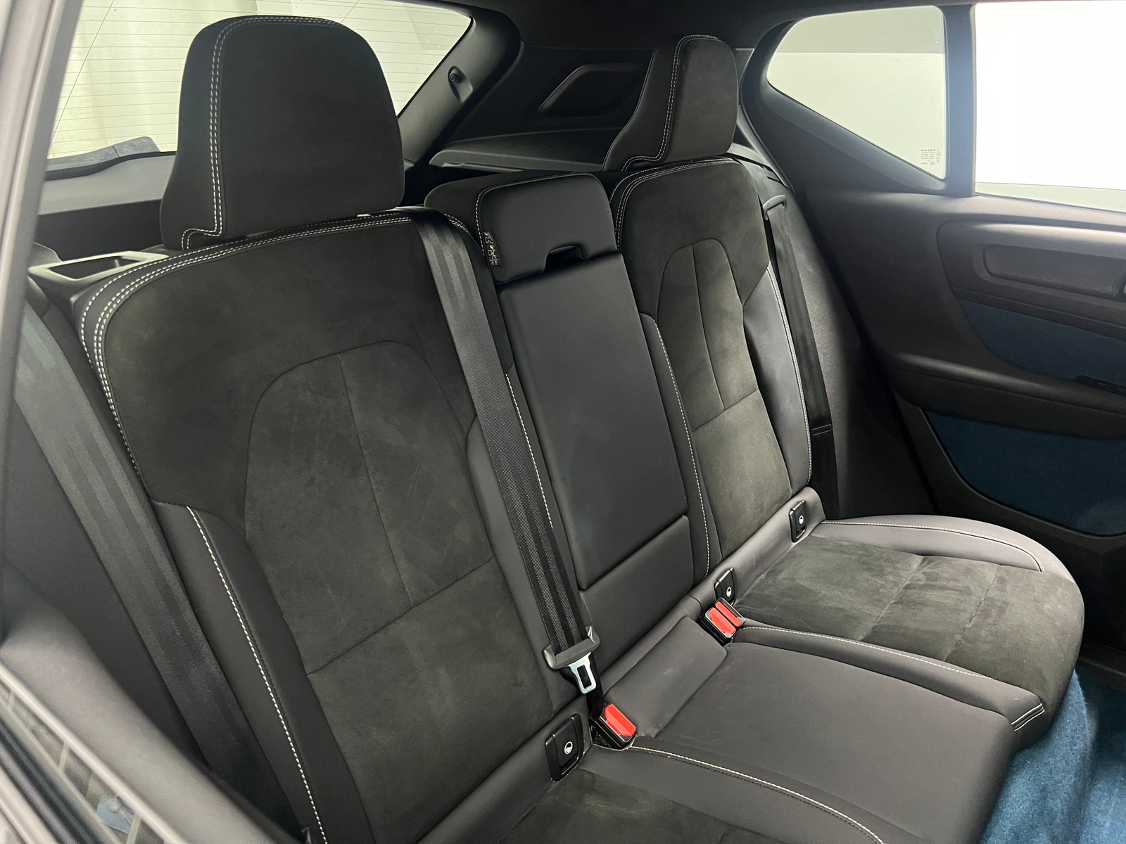 Thumbnail: 2023 Volvo XC40 - 6