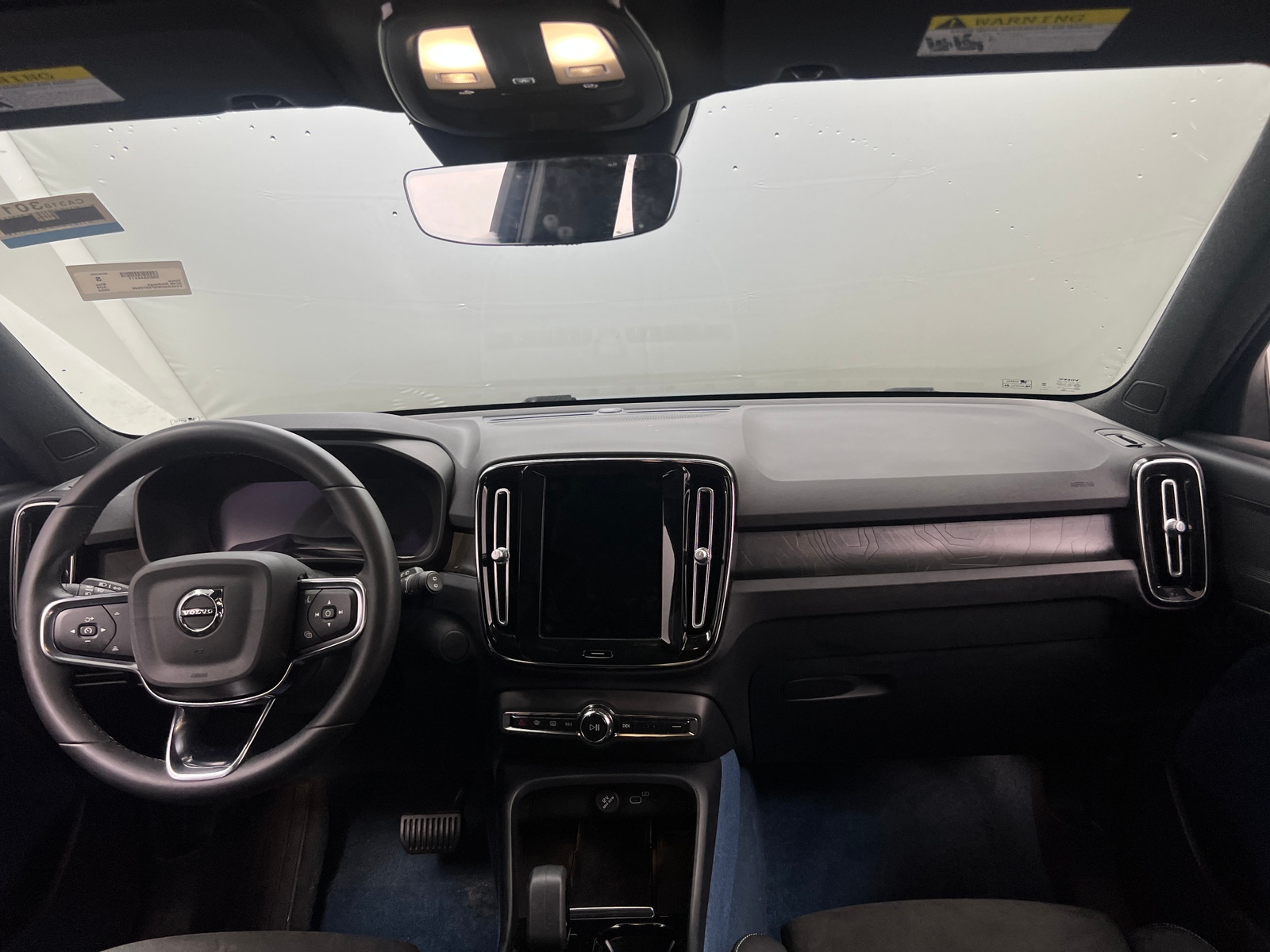 Thumbnail: 2023 Volvo XC40 - 3