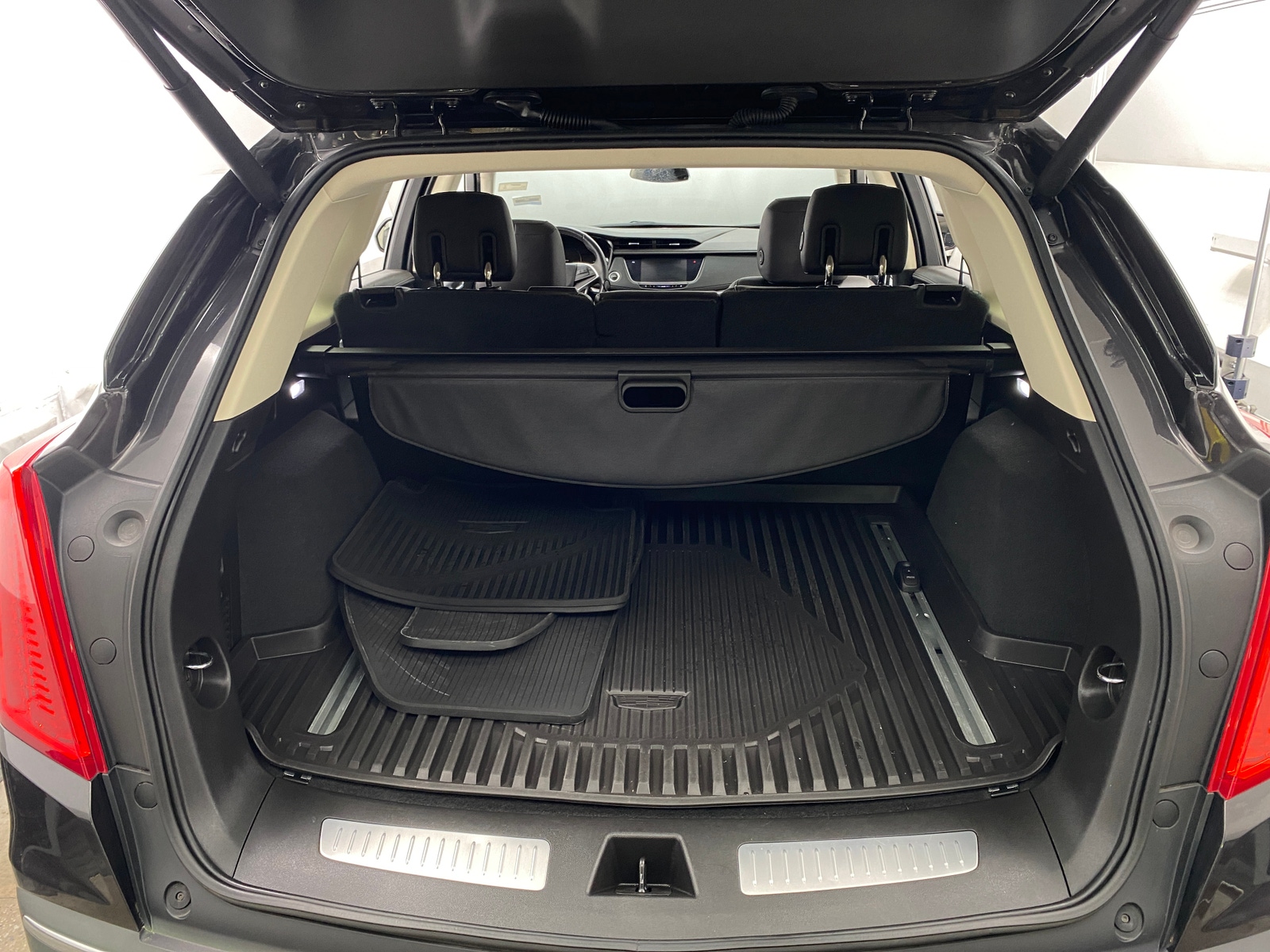 Thumbnail: 2018 Cadillac XT5 - 6