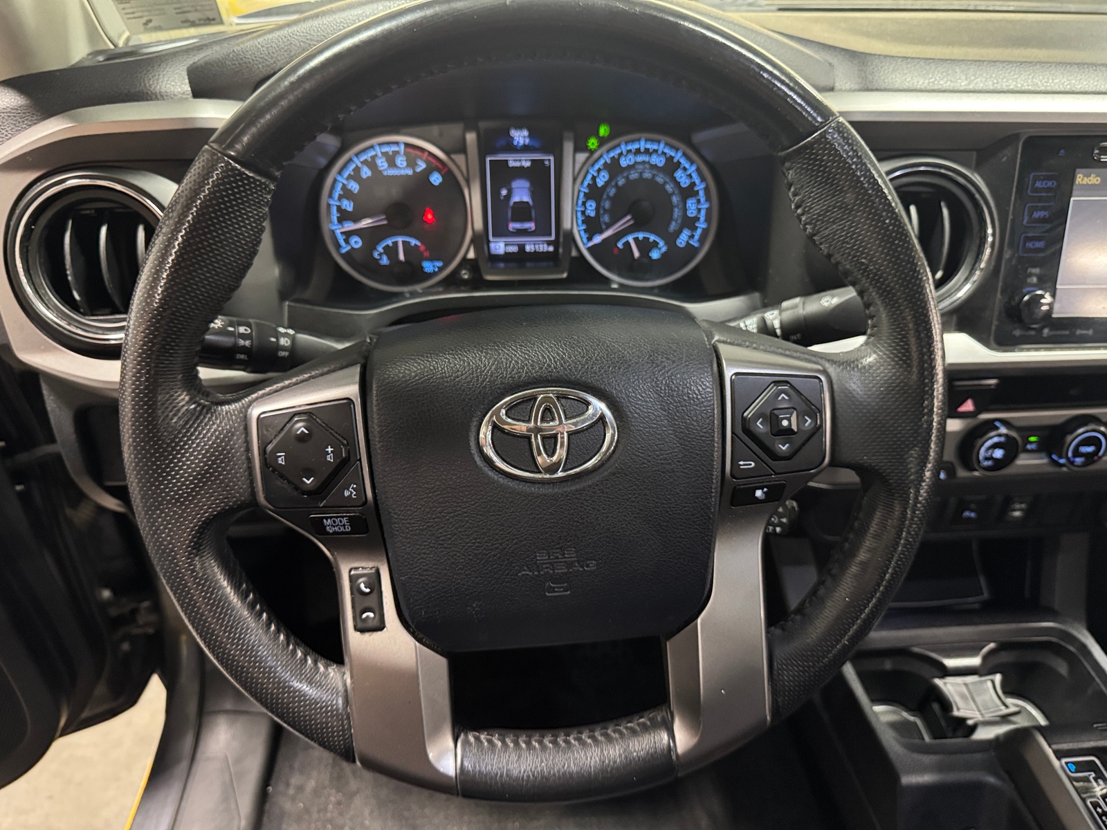 Thumbnail: 2017 Toyota Tacoma - 4