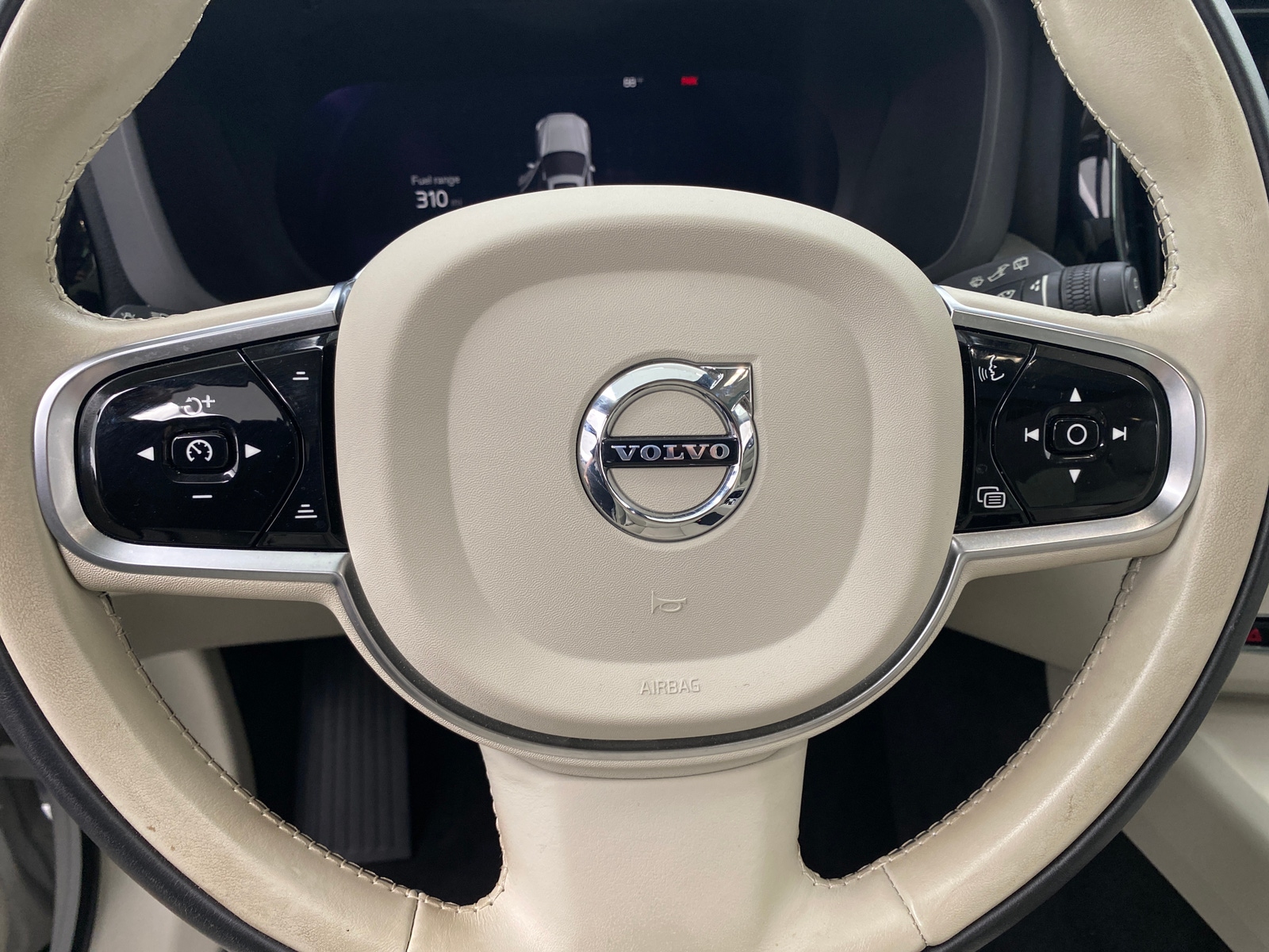 Thumbnail: 2023 Volvo XC60 - 5
