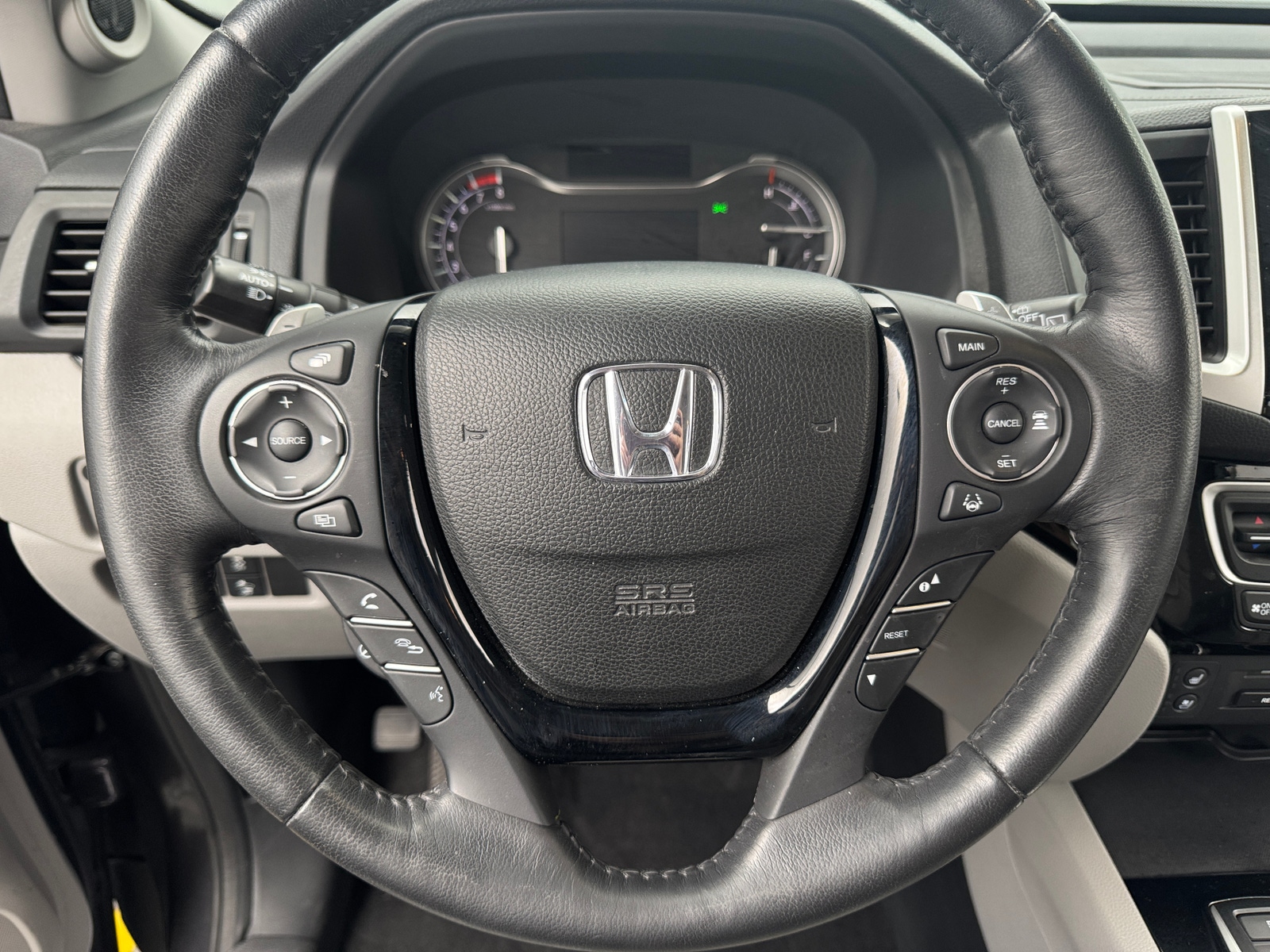 Thumbnail: 2017 Honda Pilot - 4