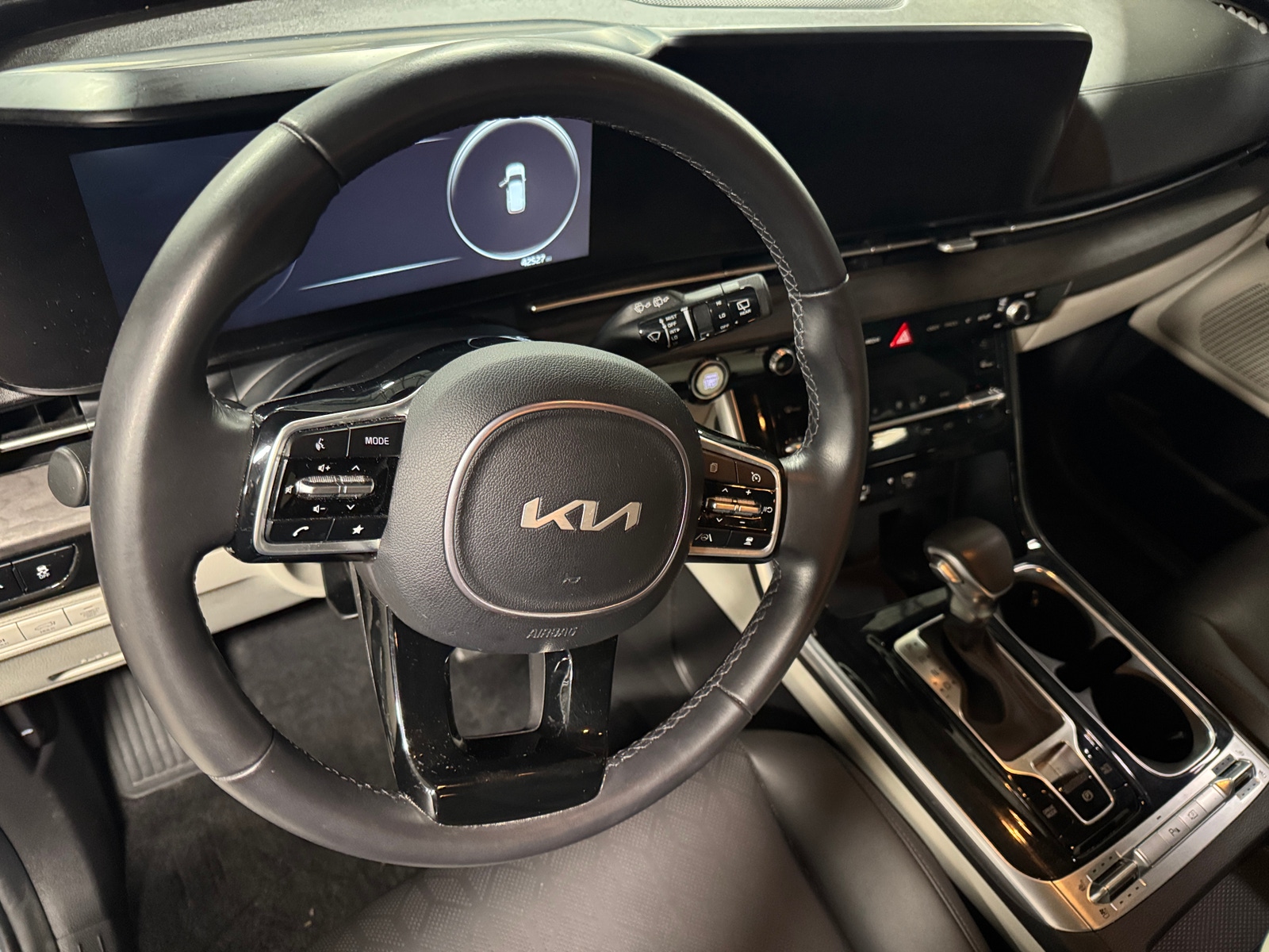 Thumbnail: 2023 Kia Carnival - 4