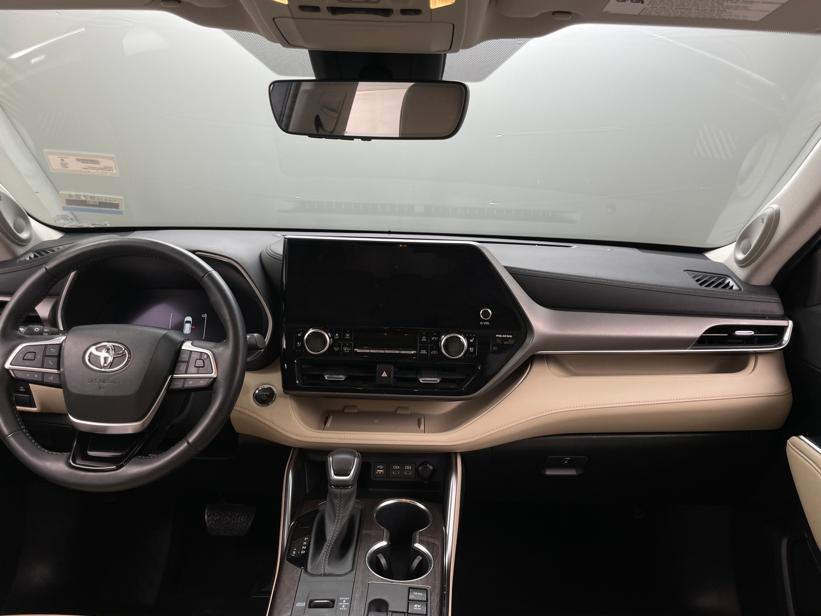Thumbnail: 2023 Toyota Highlander - 2