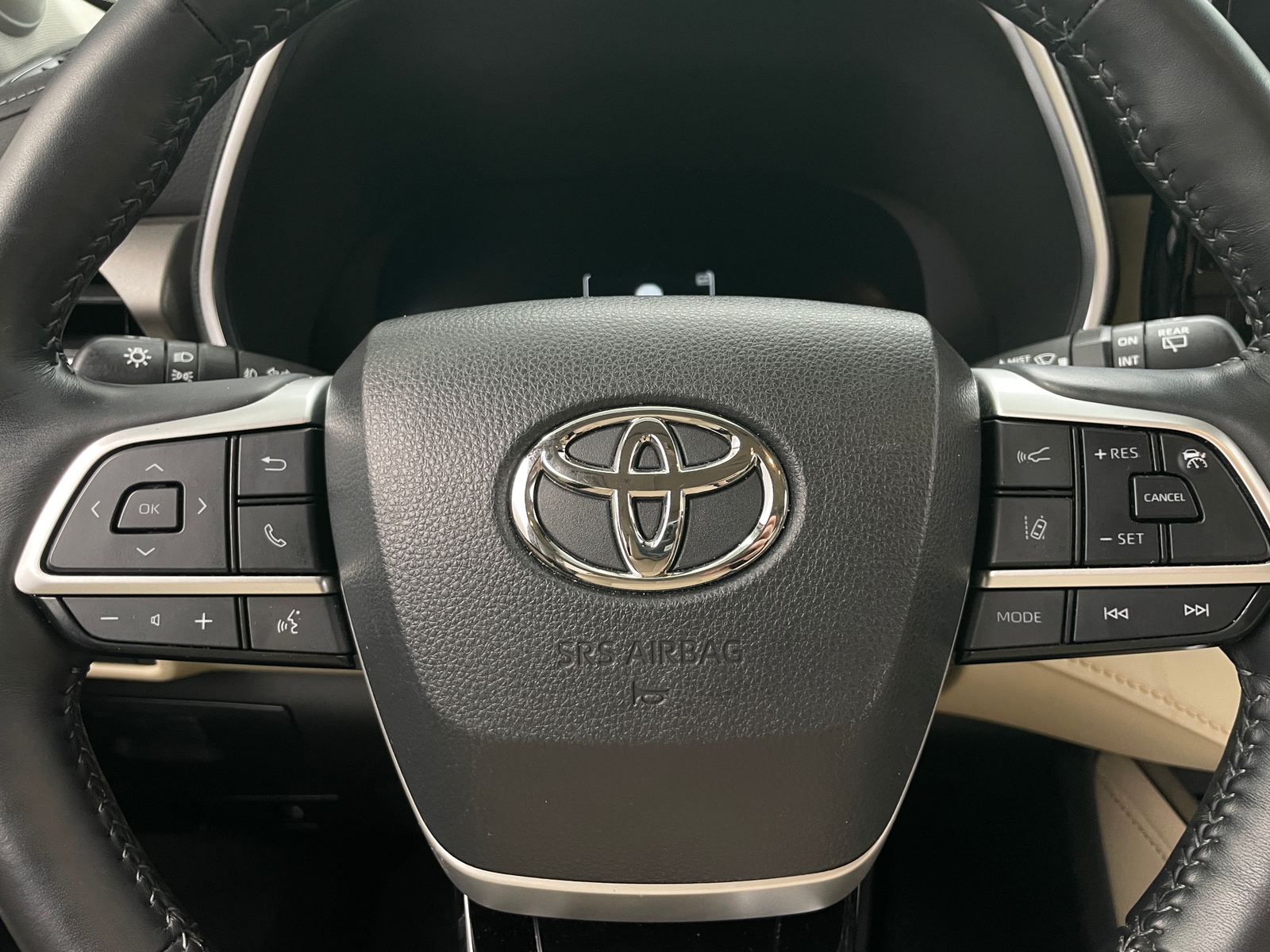Thumbnail: 2023 Toyota Highlander - 4