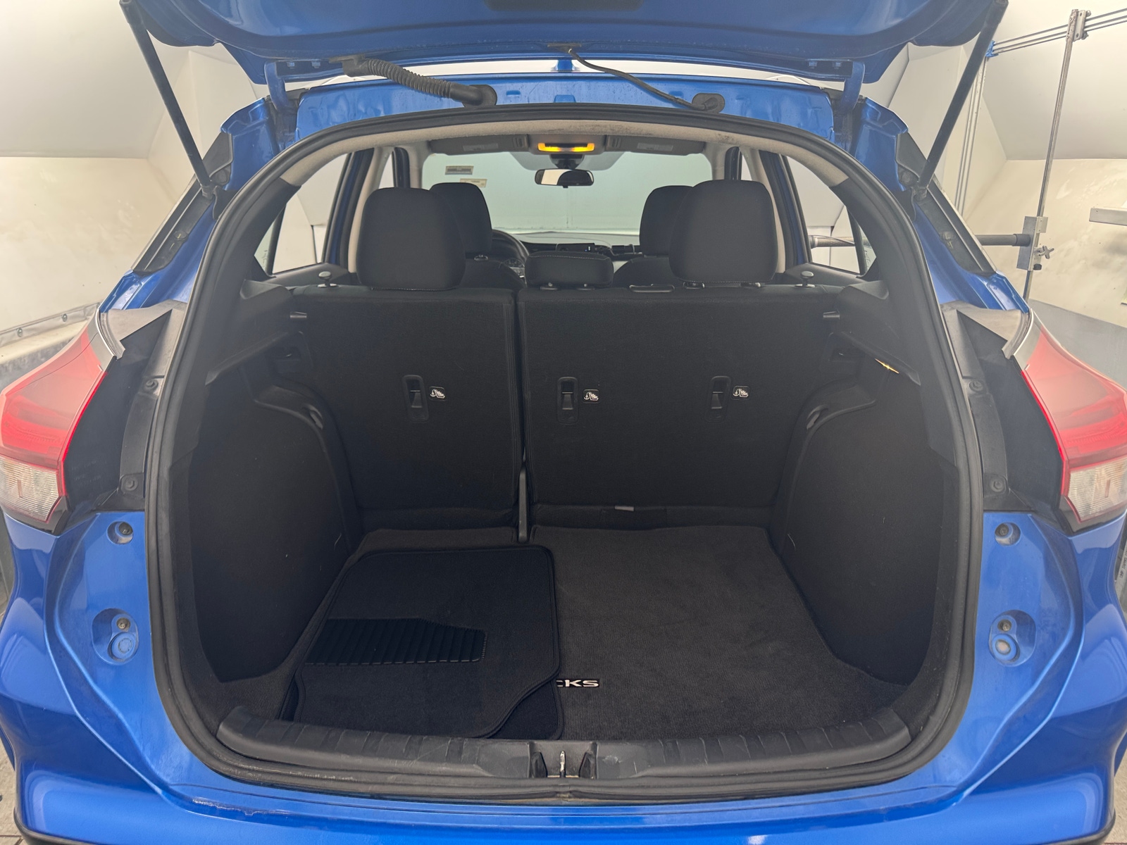 Thumbnail: 2023 Nissan Kicks - 7