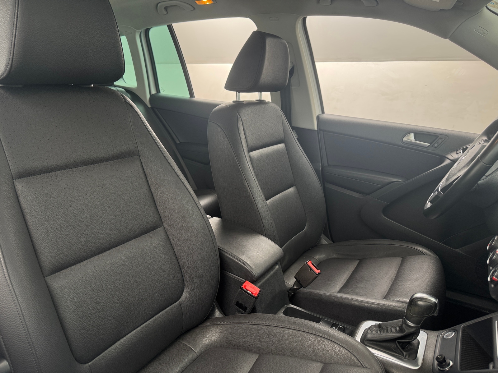 Thumbnail: 2016 Volkswagen Tiguan - 2