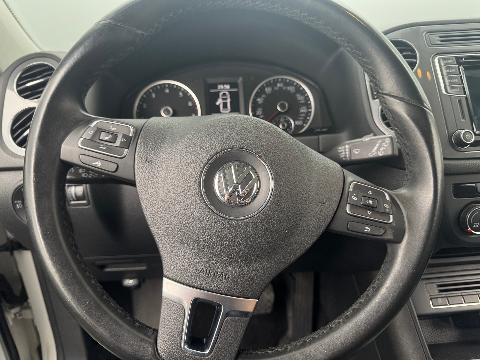 Thumbnail: 2016 Volkswagen Tiguan - 5